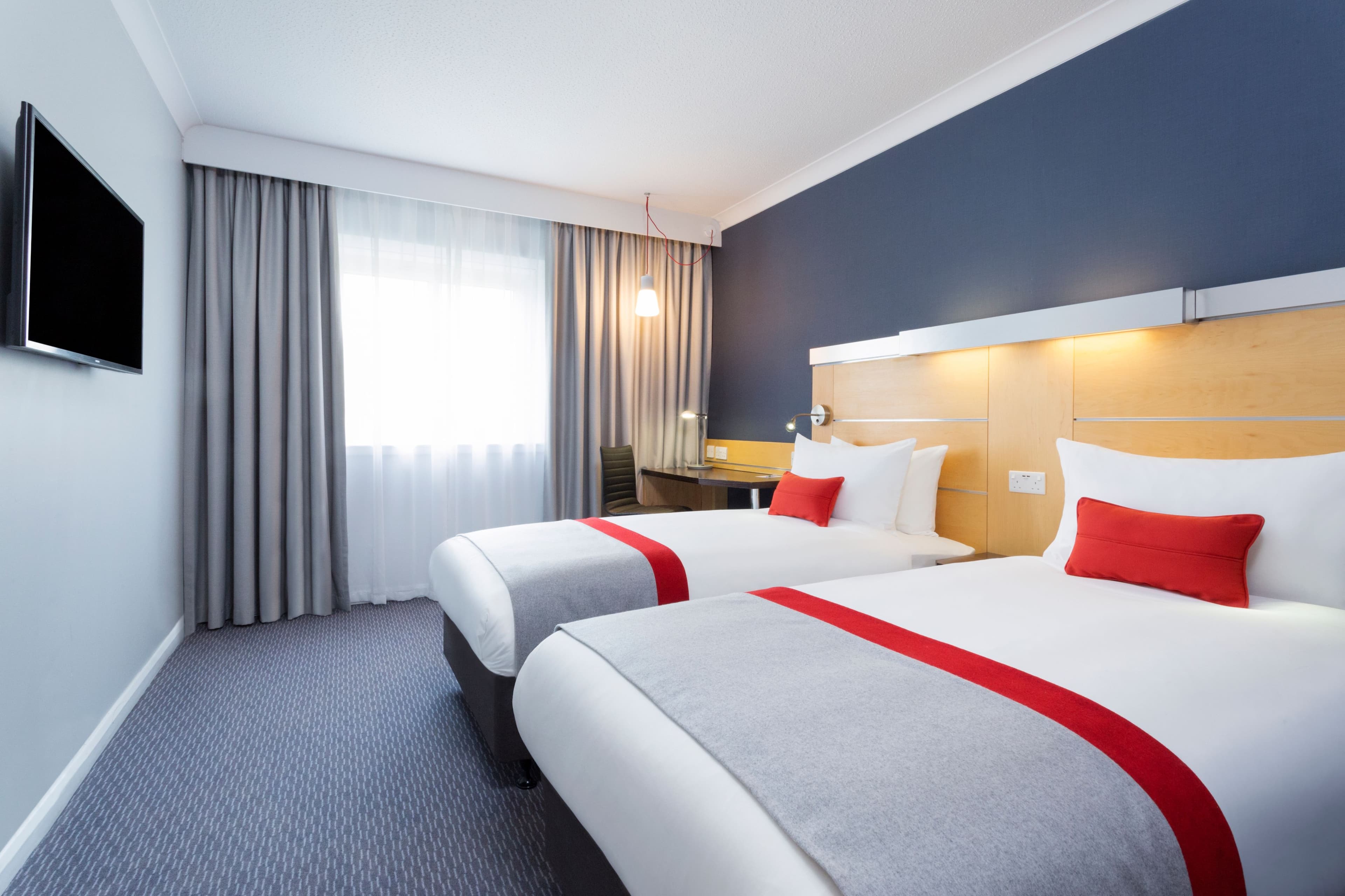 Holiday Inn Express Southampton M27, Jct.7 — 13