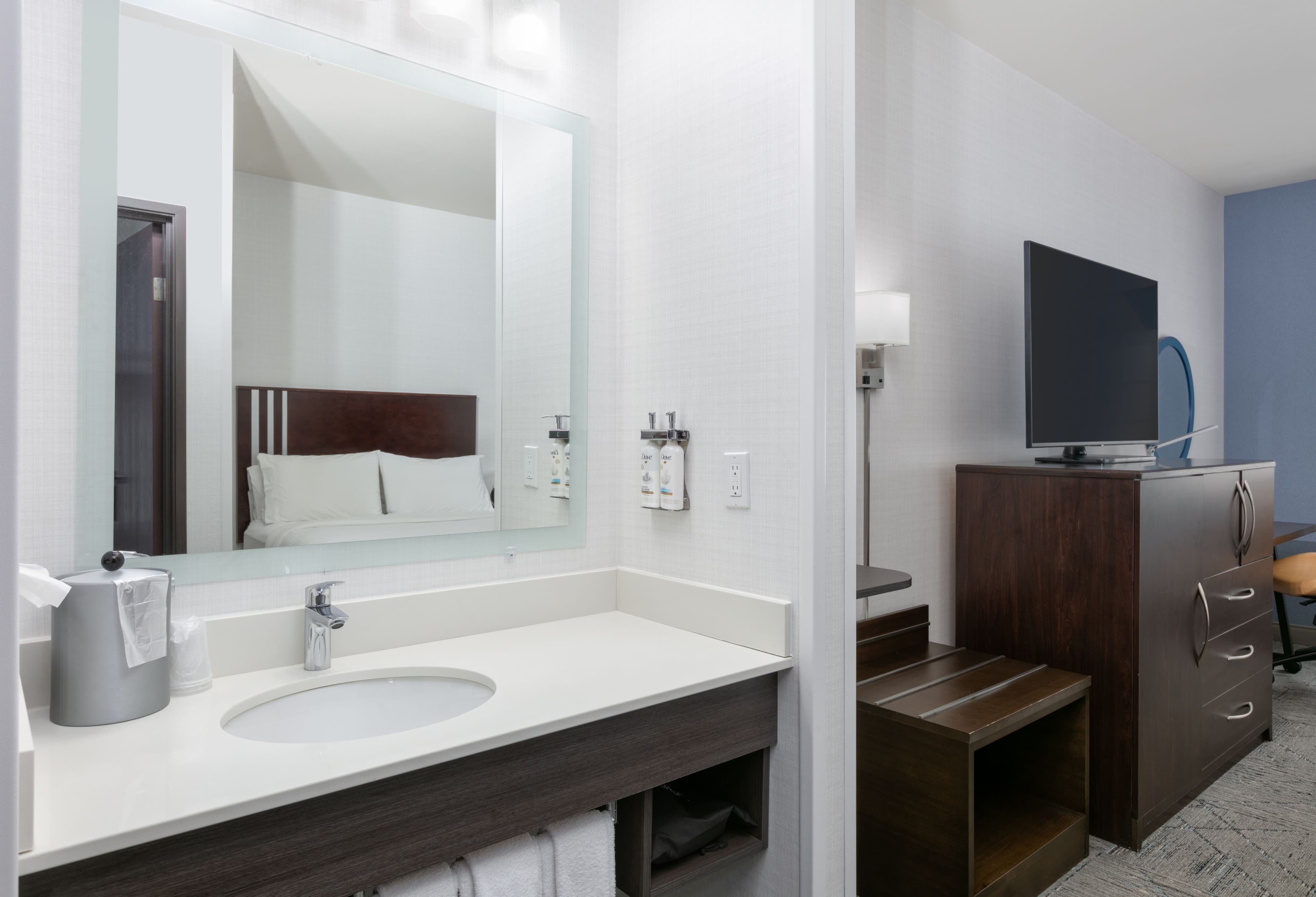 Holiday Inn Express Spokane-Valley - Image 3