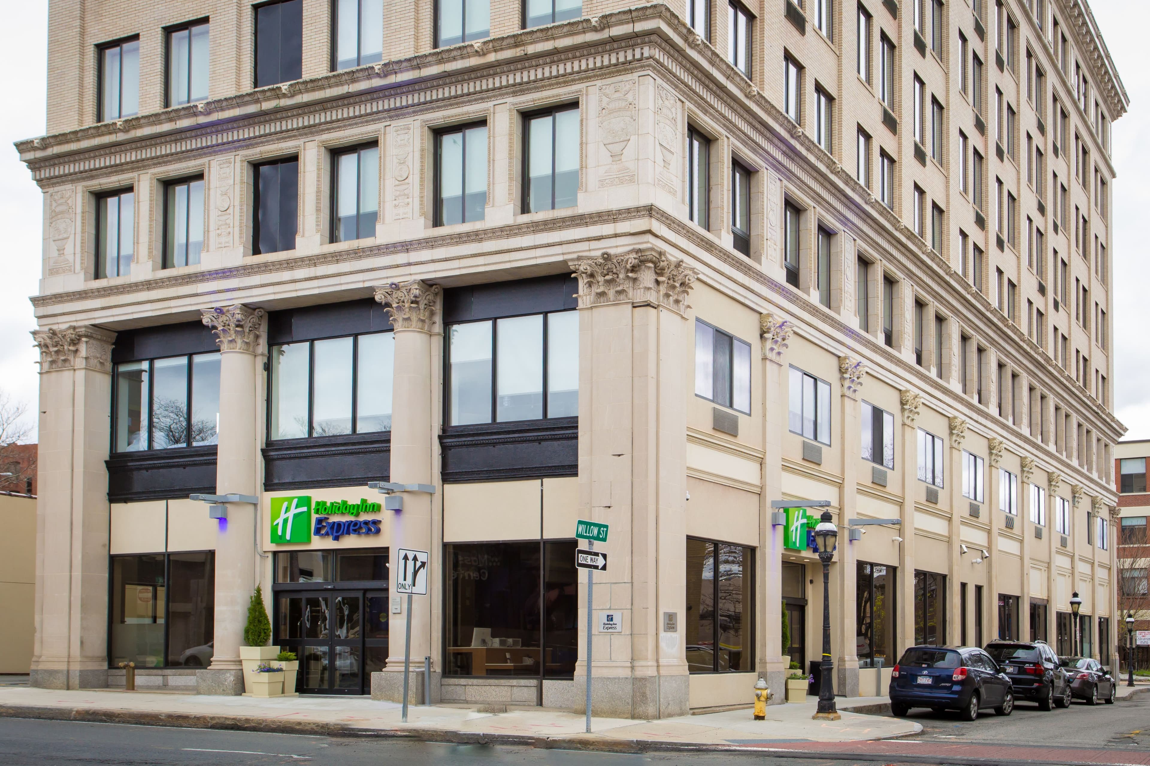 Holiday Inn Express Springfield Downtown - Image 1