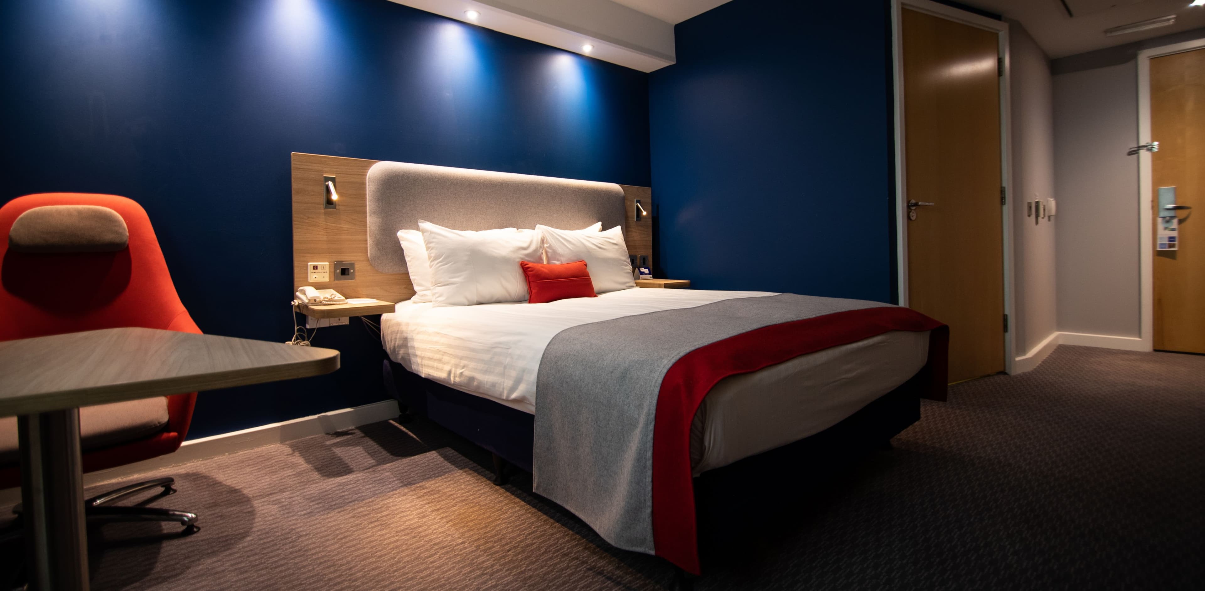Holiday Inn Express London - Stansted Airport - Image 5