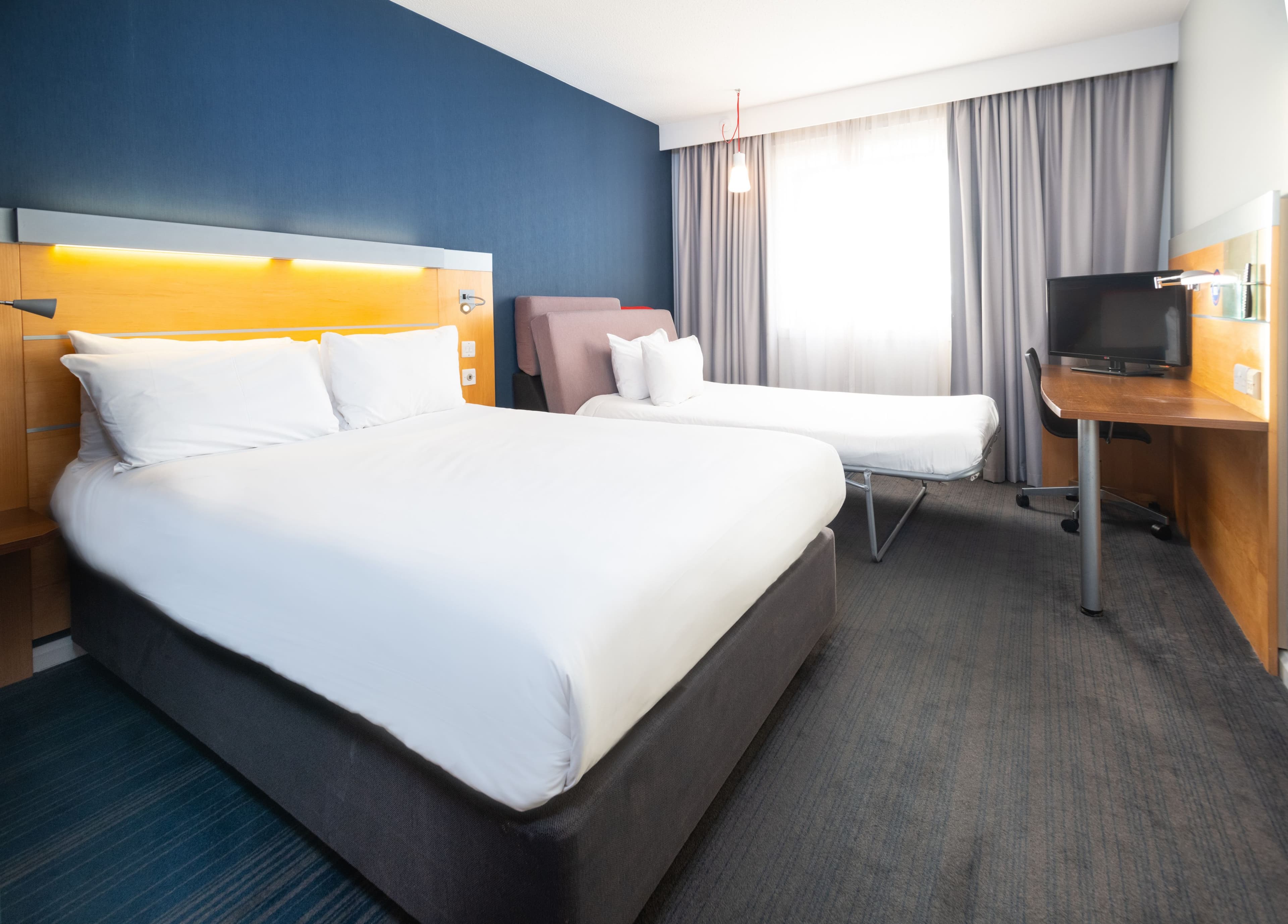 Holiday Inn Express Stevenage — 11