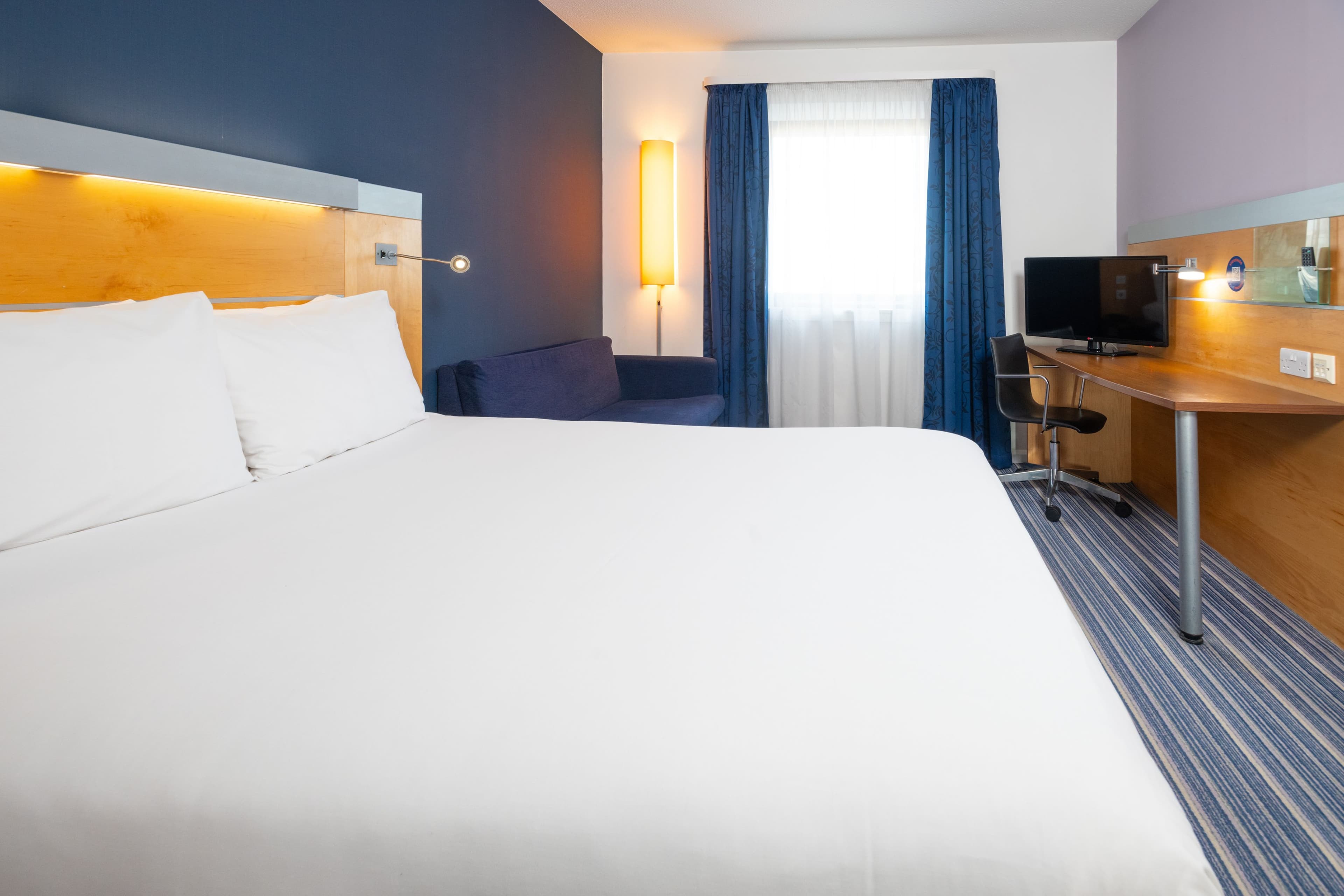 Holiday Inn Express Stevenage - Image 4