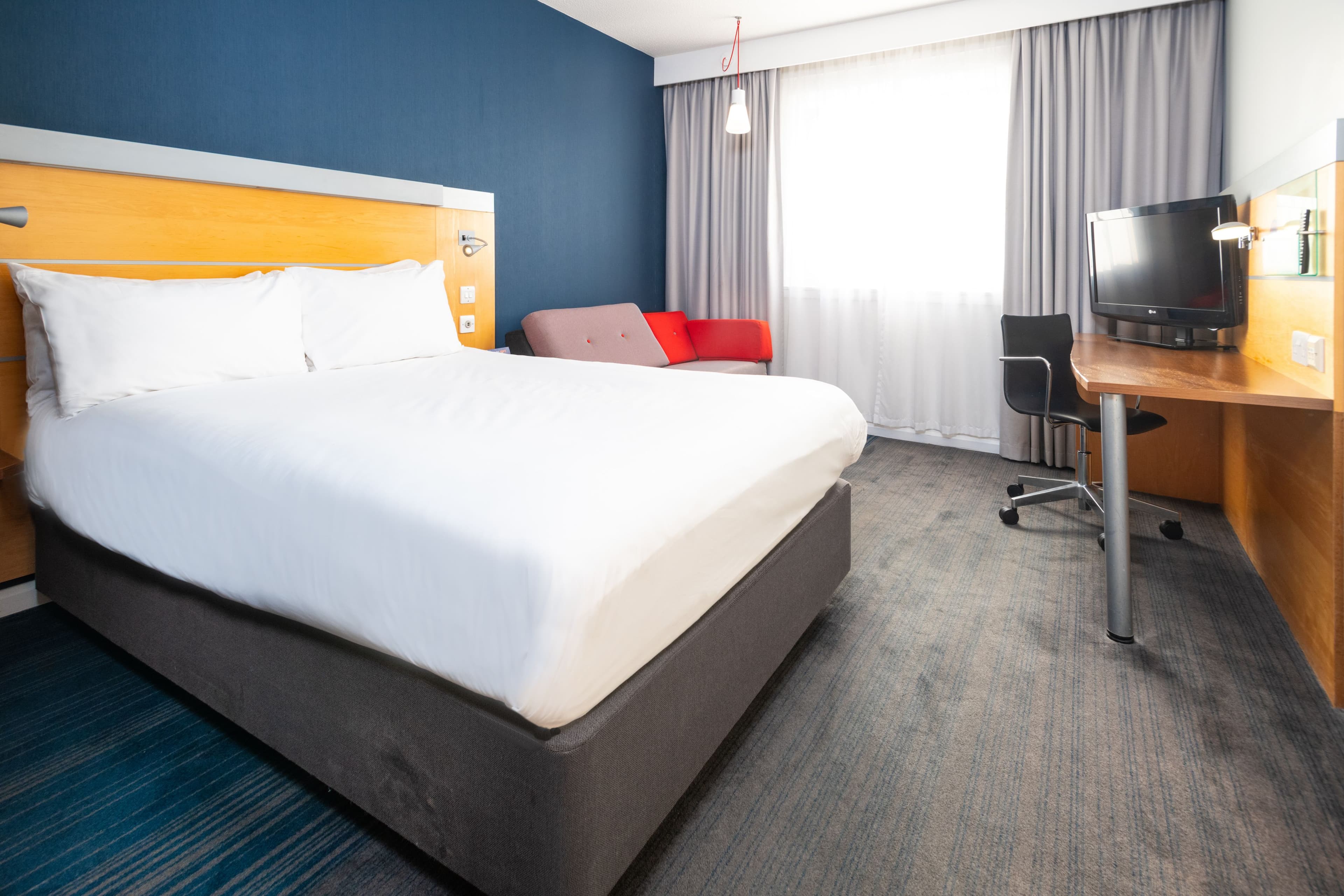 Holiday Inn Express Stevenage — 7