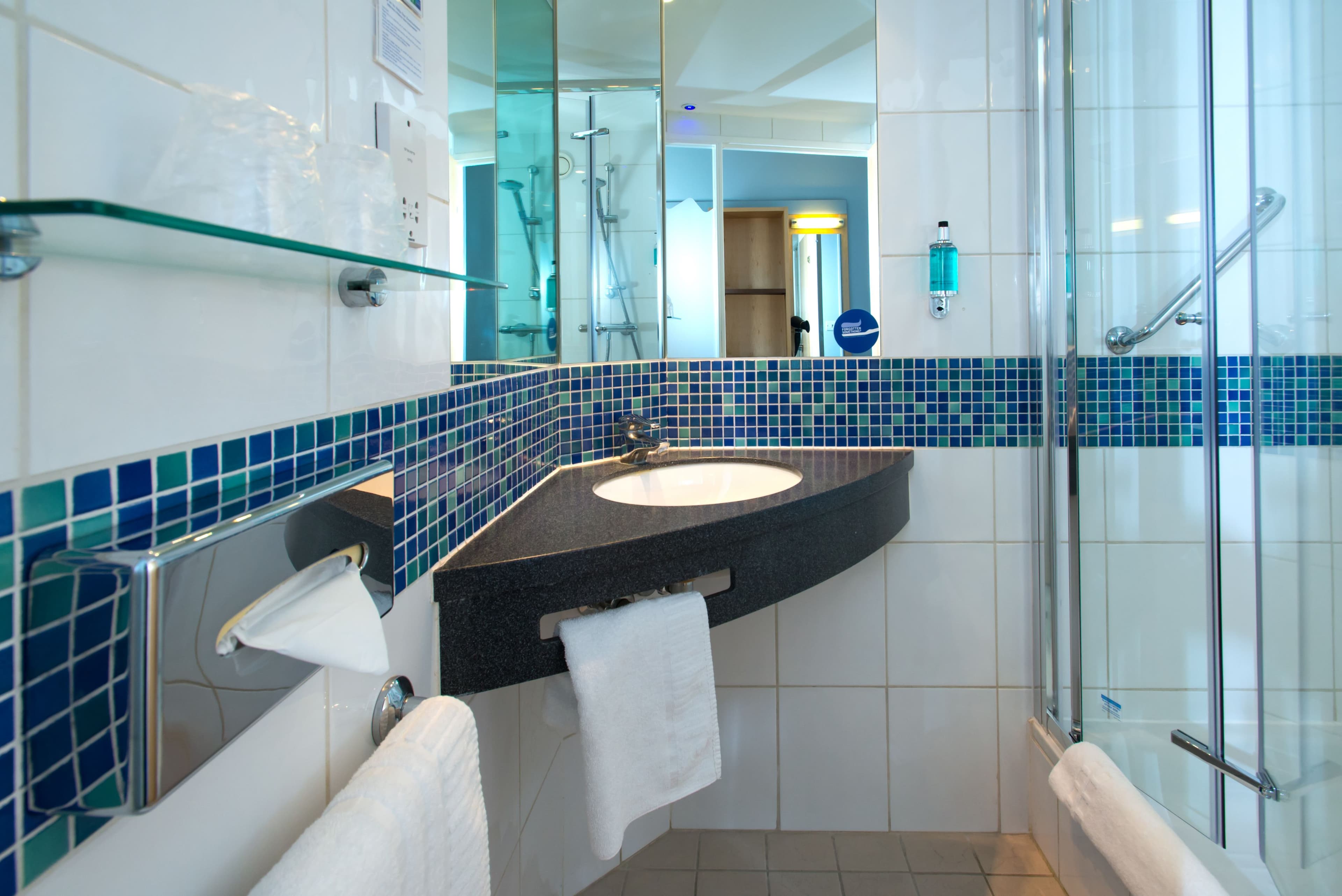 Holiday Inn Express Stevenage - Image 5