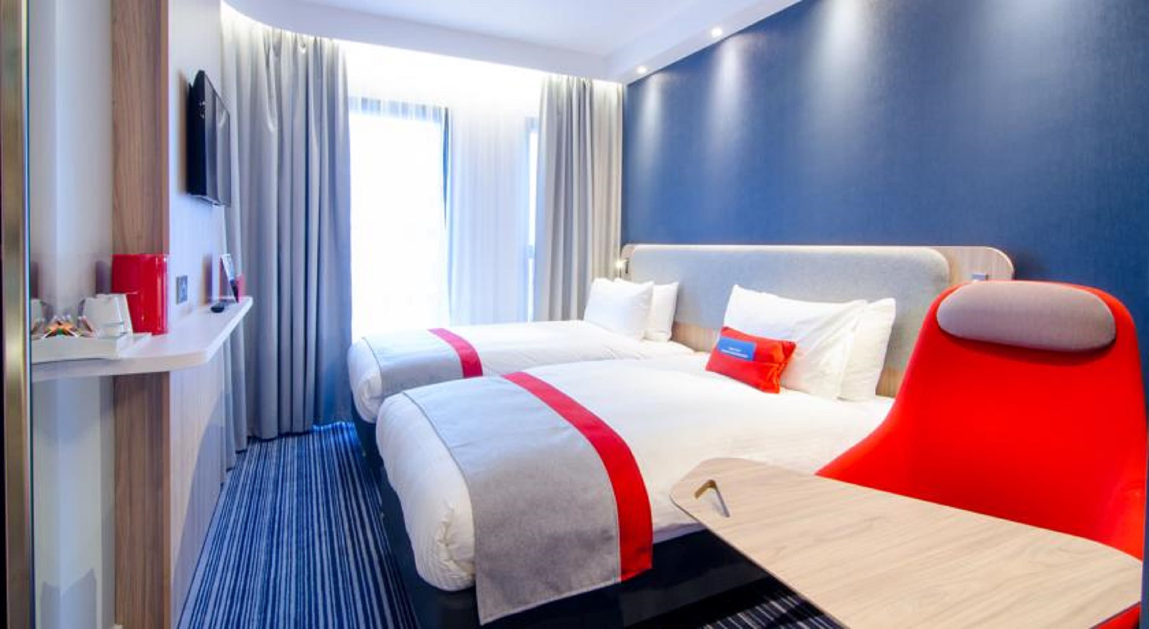 2 Single Standard with Free Hot Breakfast - Image 1
