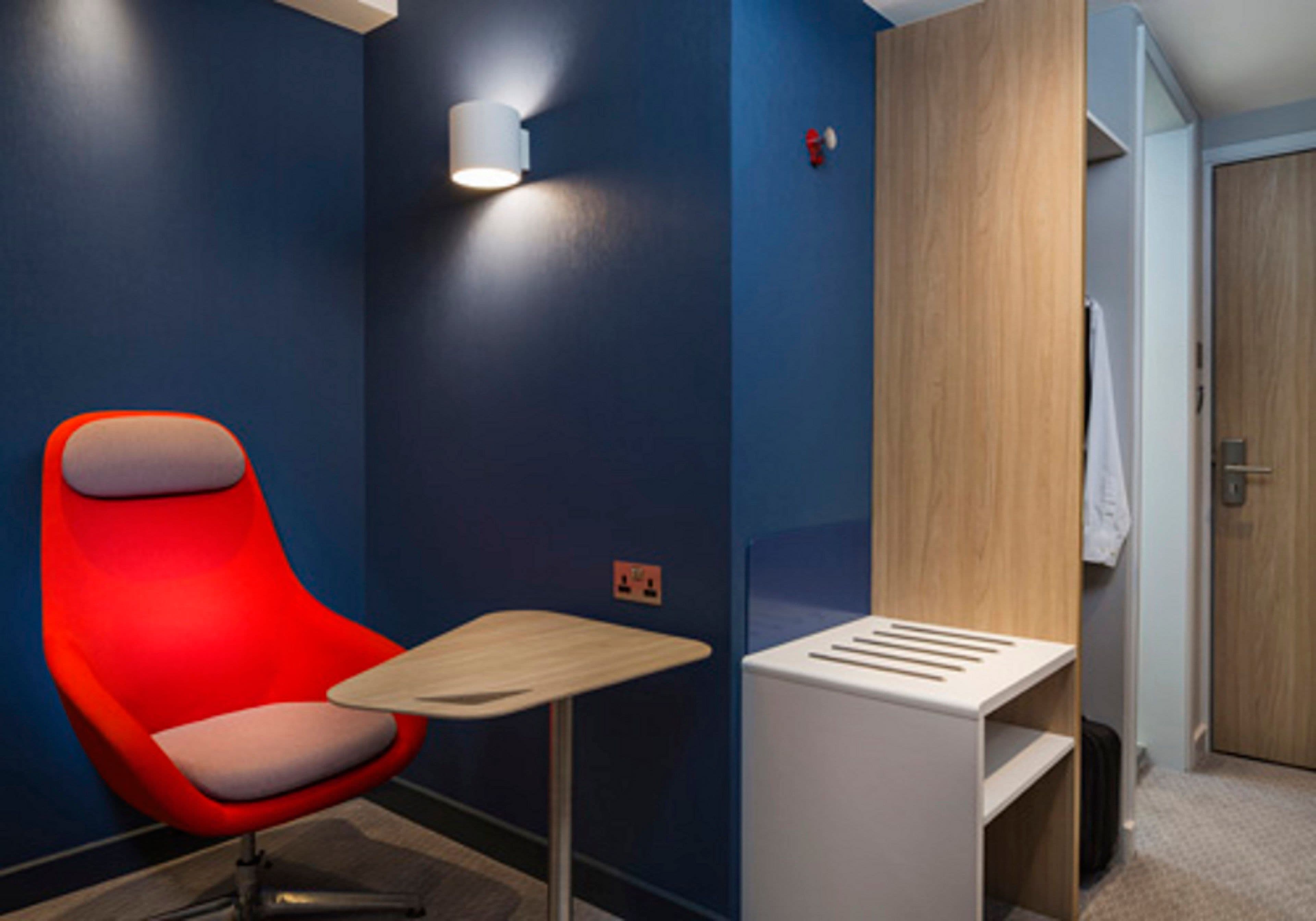 Holiday Inn Express Stockport - Image 3