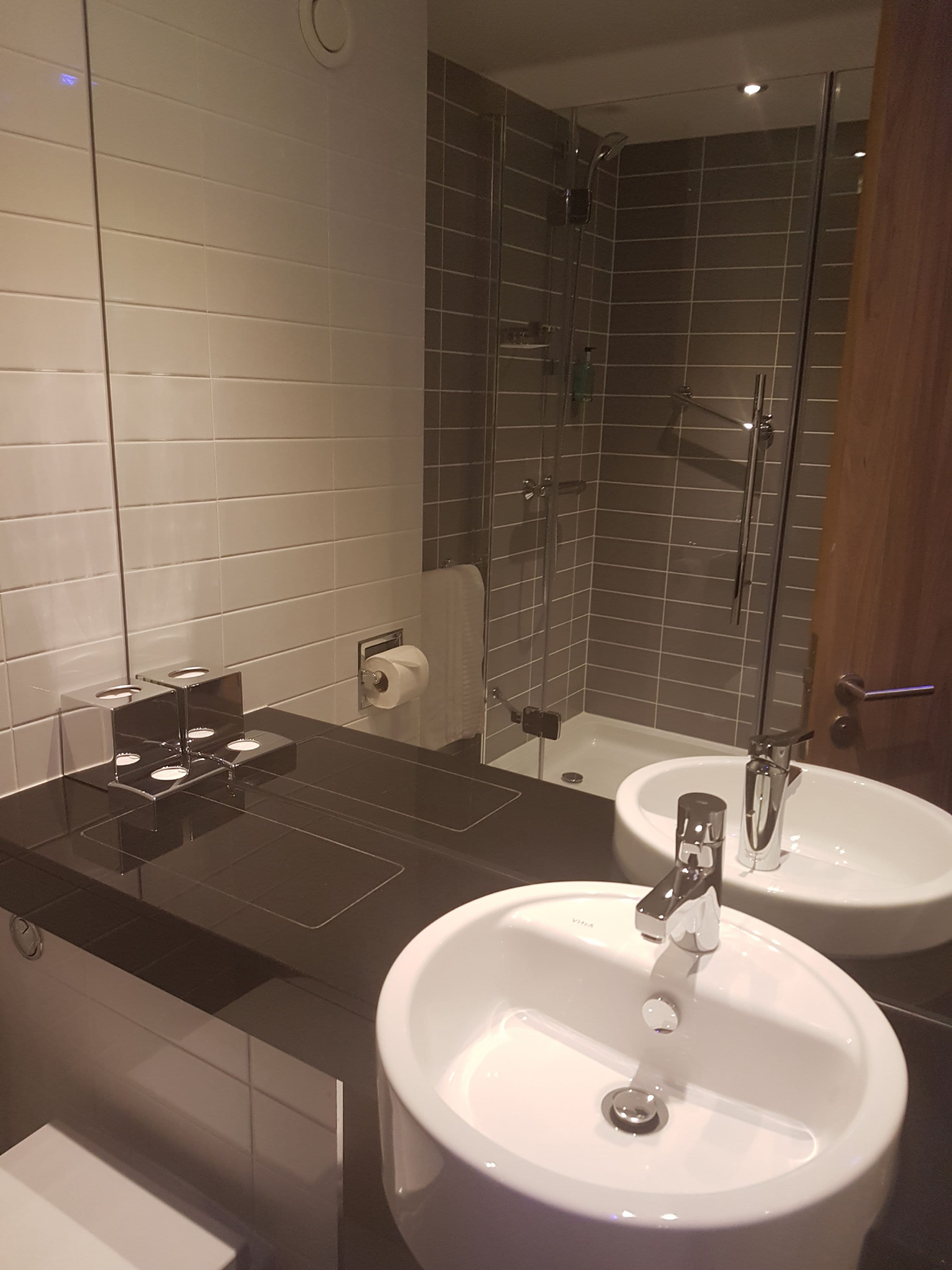 2 Single Standard with Free Hot Breakfast - Image 3