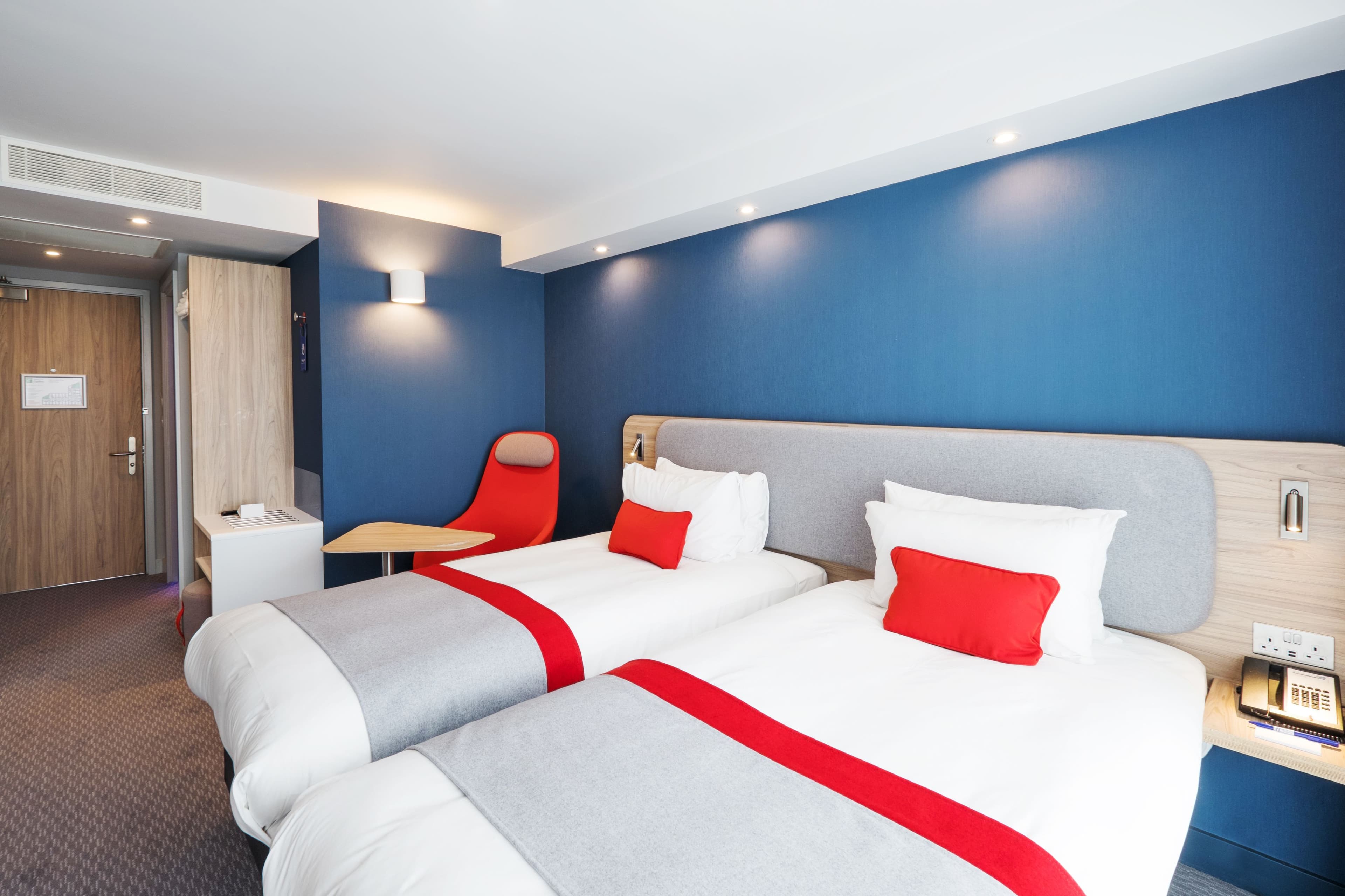 2 Single Standard with Free Hot Breakfast - Image 6