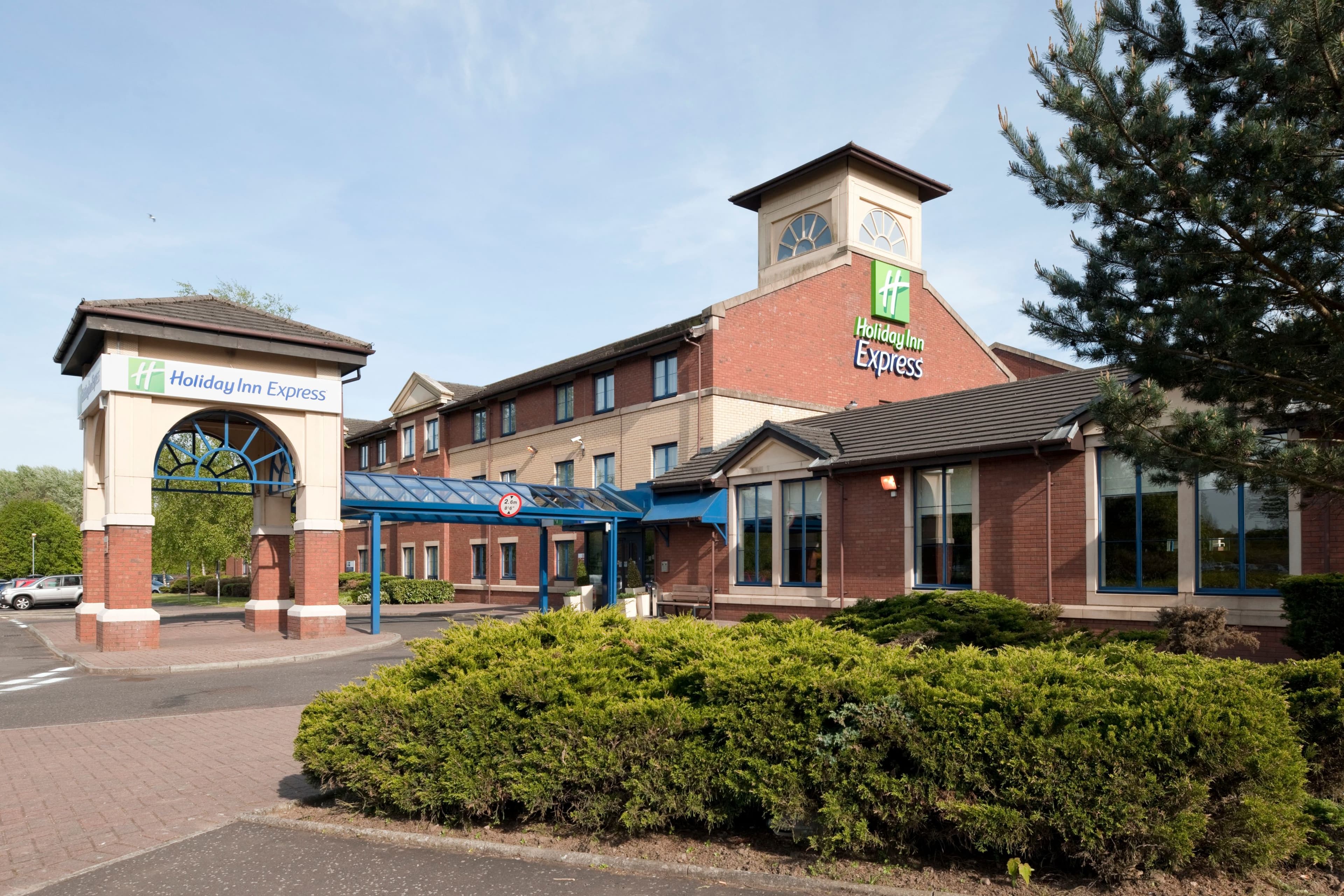 Holiday Inn Express Strathclyde Park M74, Jct.5 - Image 1