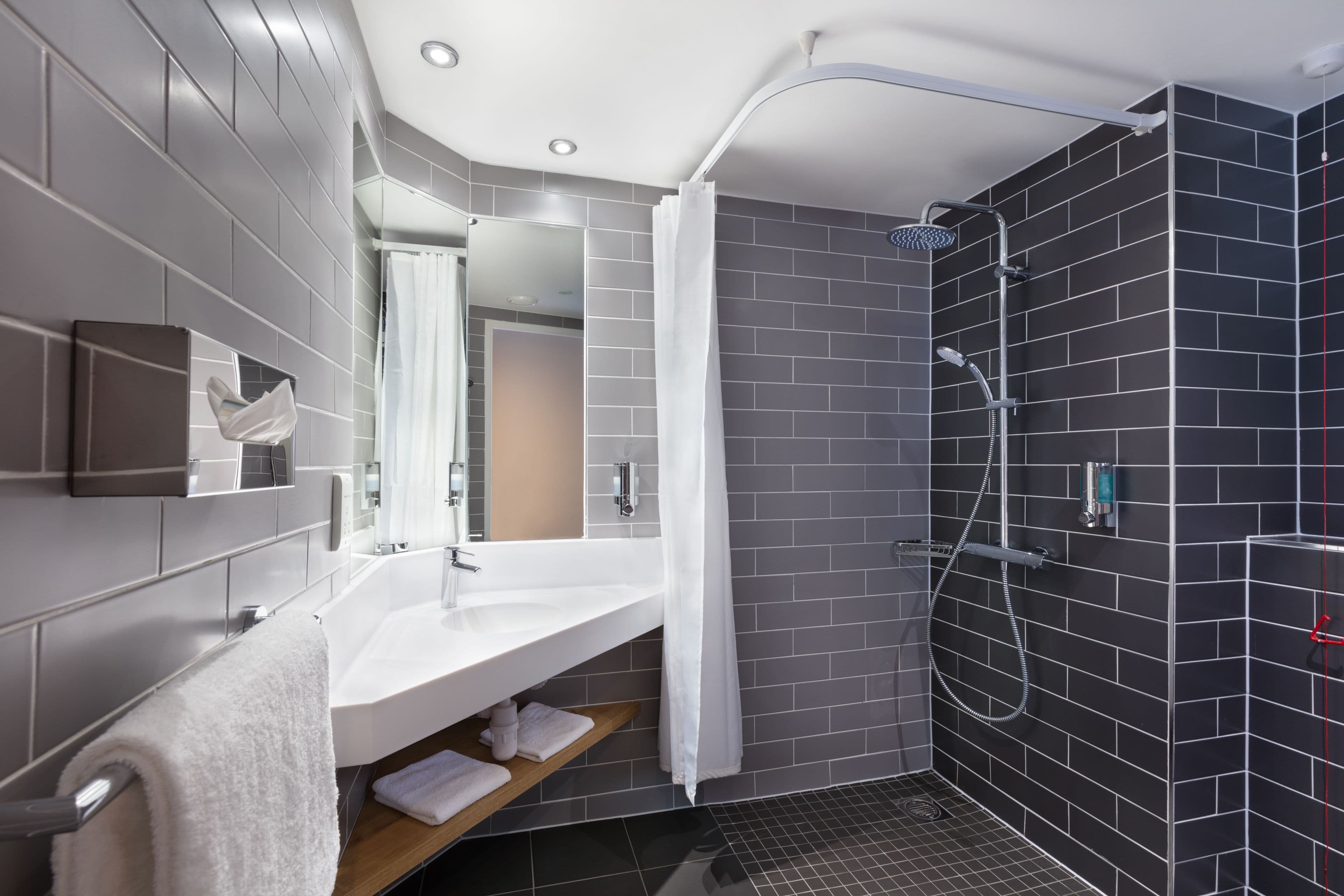 Holiday Inn Express Strathclyde Park M74, Jct.5 — 7