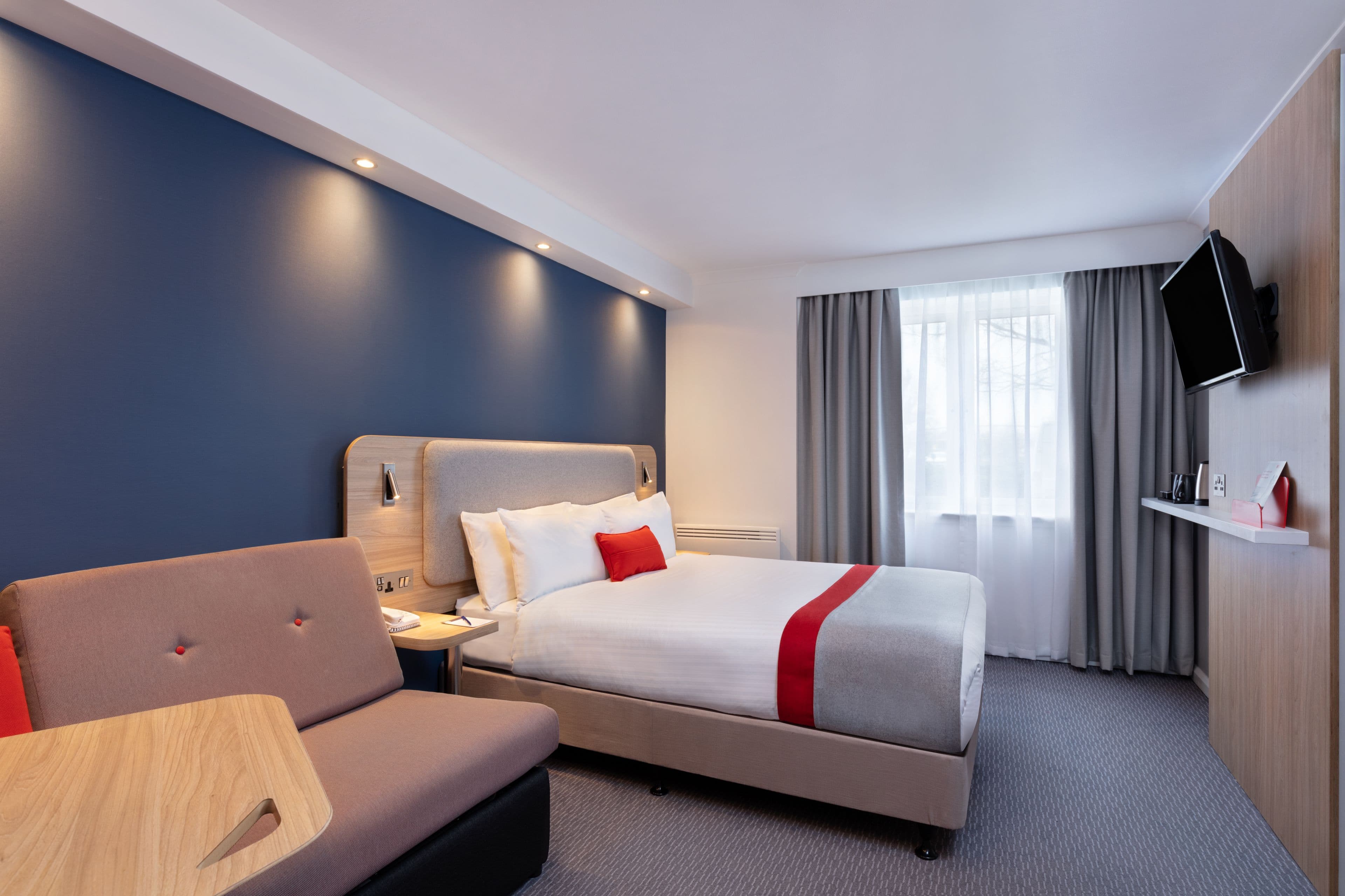 Holiday Inn Express Strathclyde Park M74, Jct.5 - Image 3