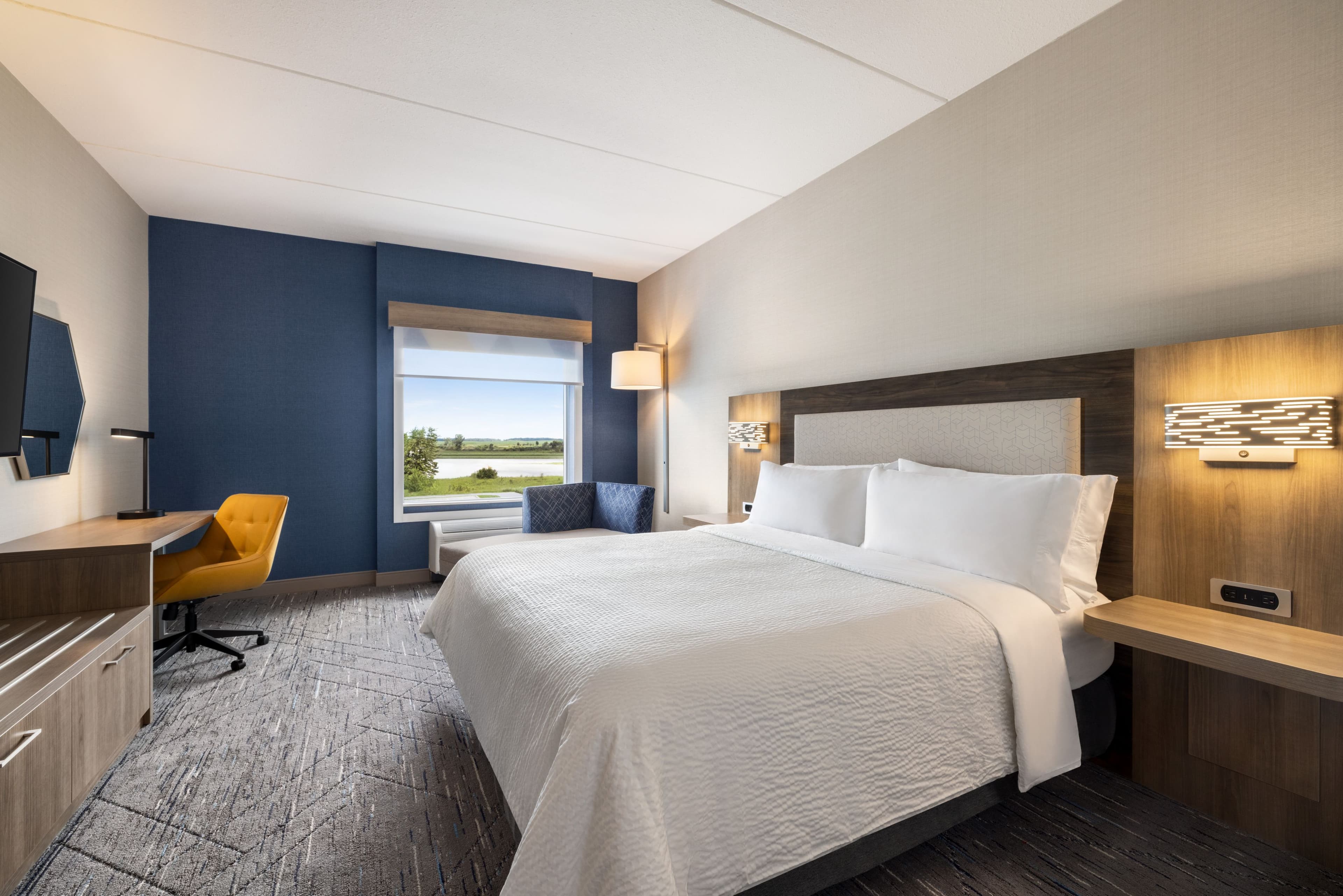 Holiday Inn Express Strathroy — 17