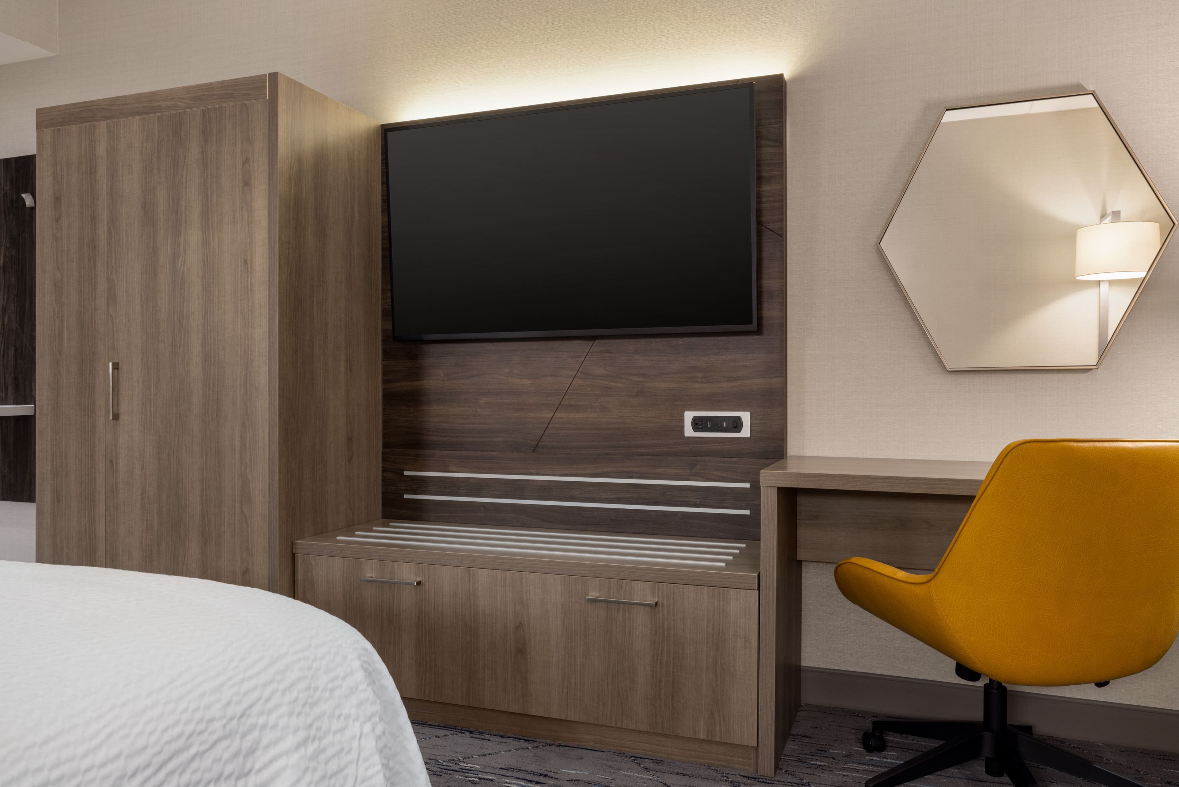Holiday Inn Express Strathroy - Image 3