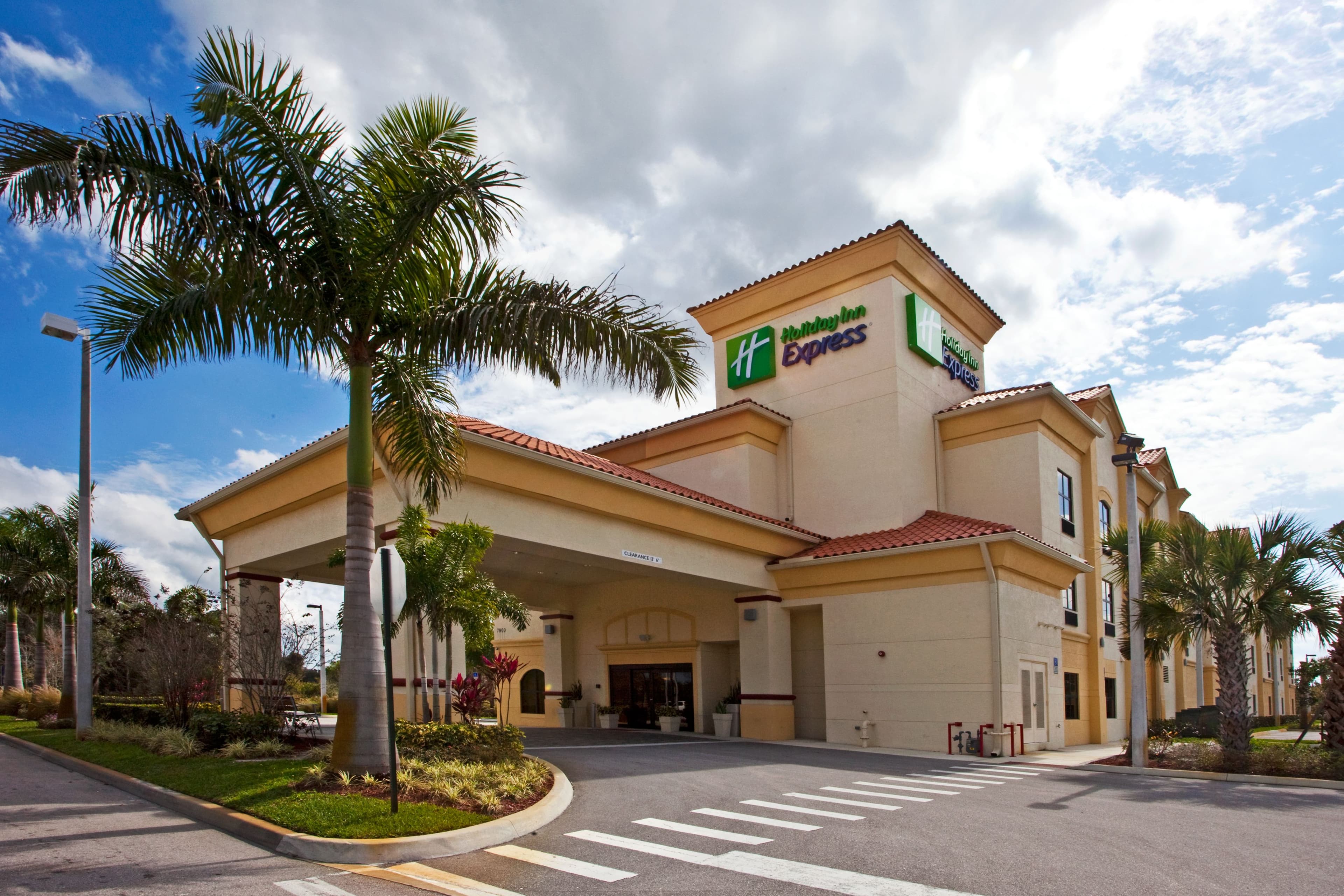 Holiday Inn Express Stuart - Image 1