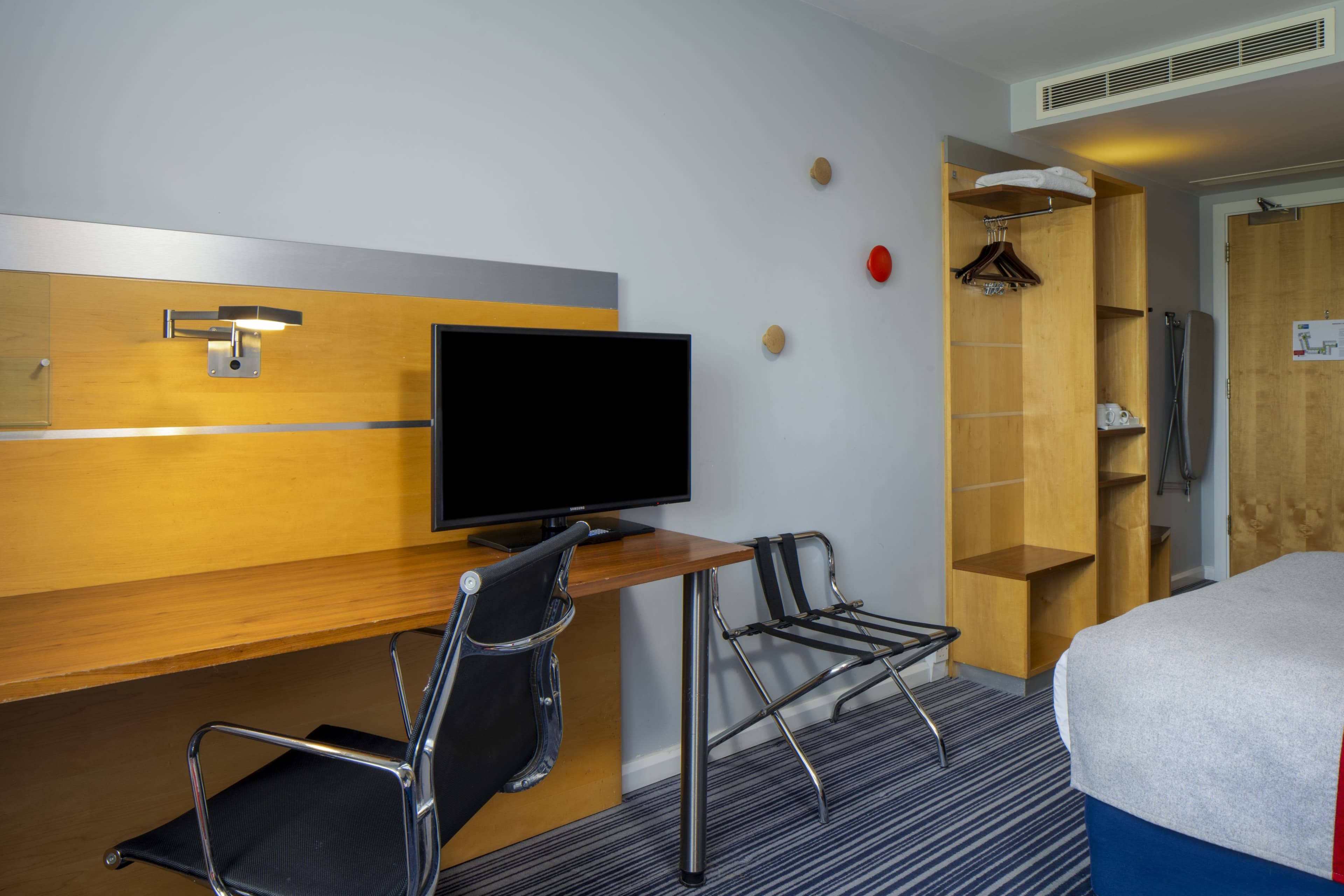 Holiday Inn Express London - Epsom Downs — 11