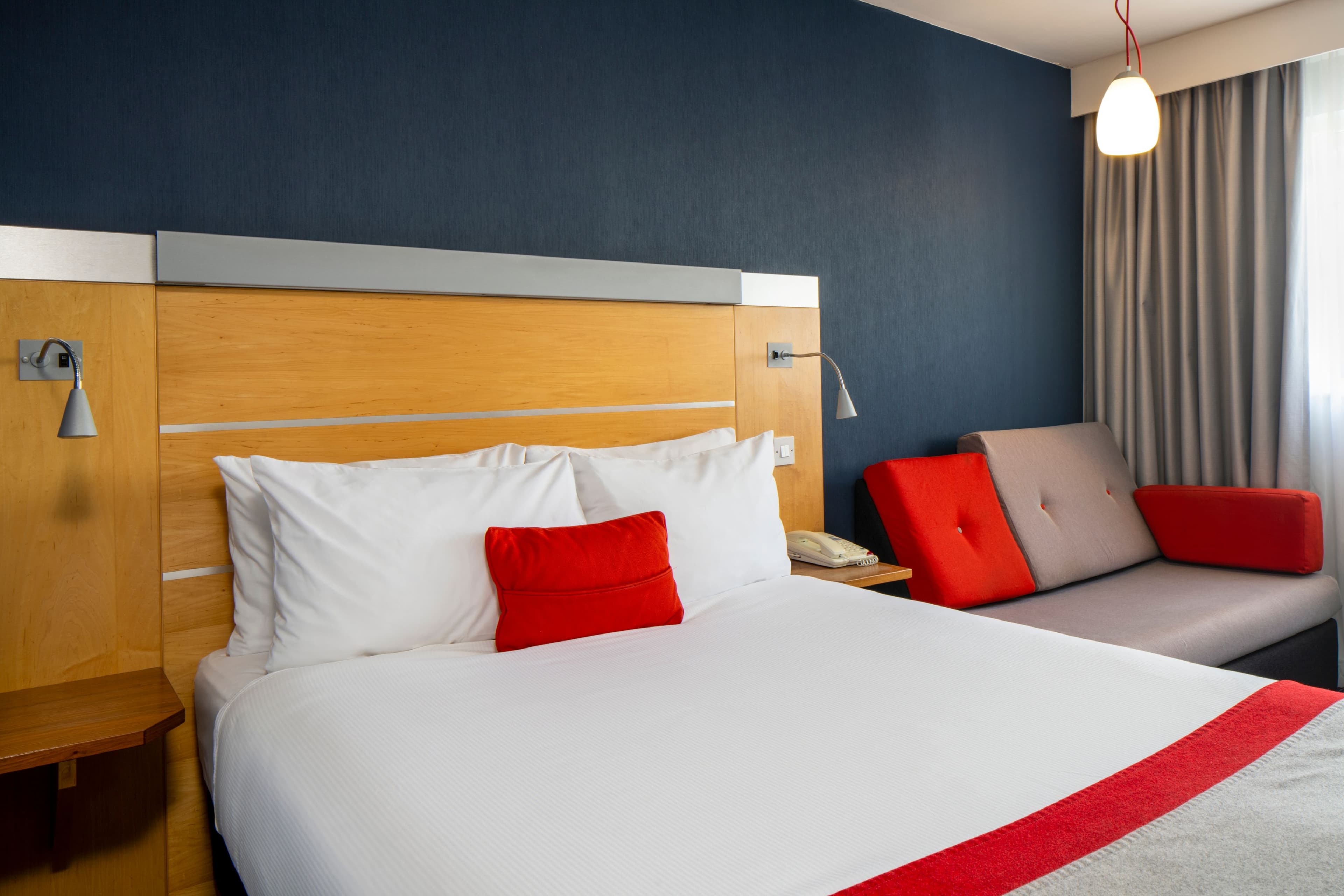 Holiday Inn Express London - Epsom Downs — 10