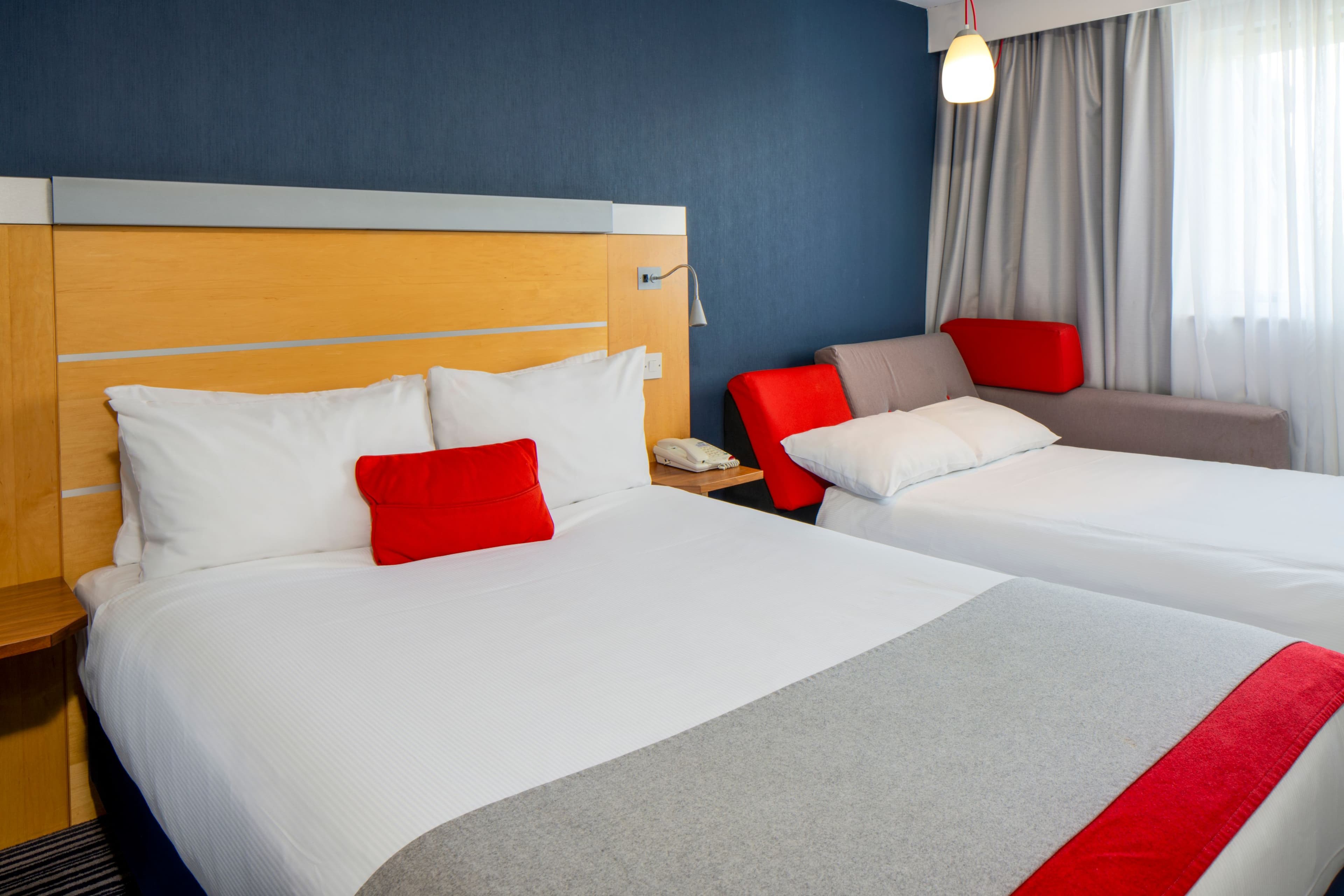 Holiday Inn Express London - Epsom Downs — 6