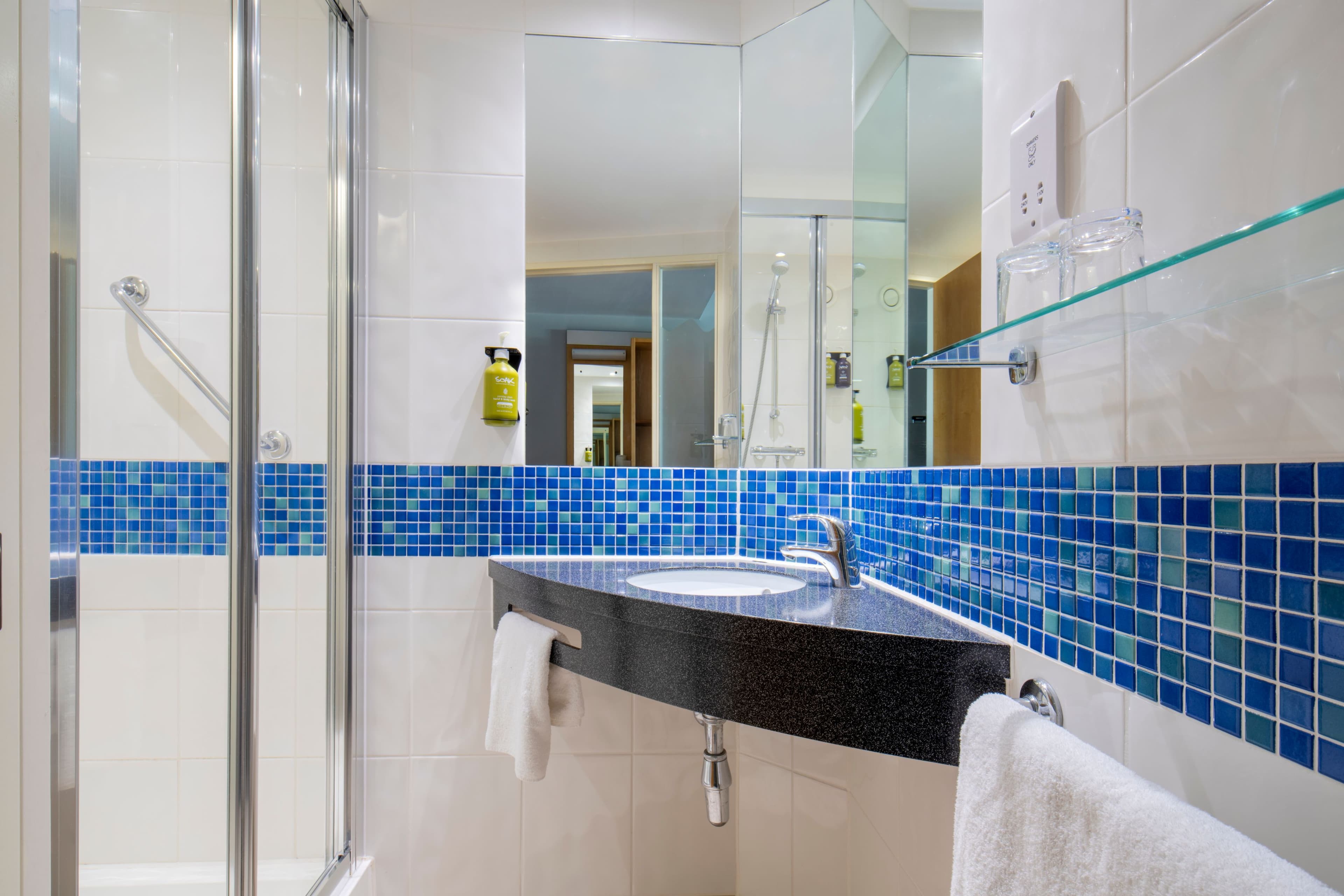 Holiday Inn Express London - Epsom Downs - Image 4