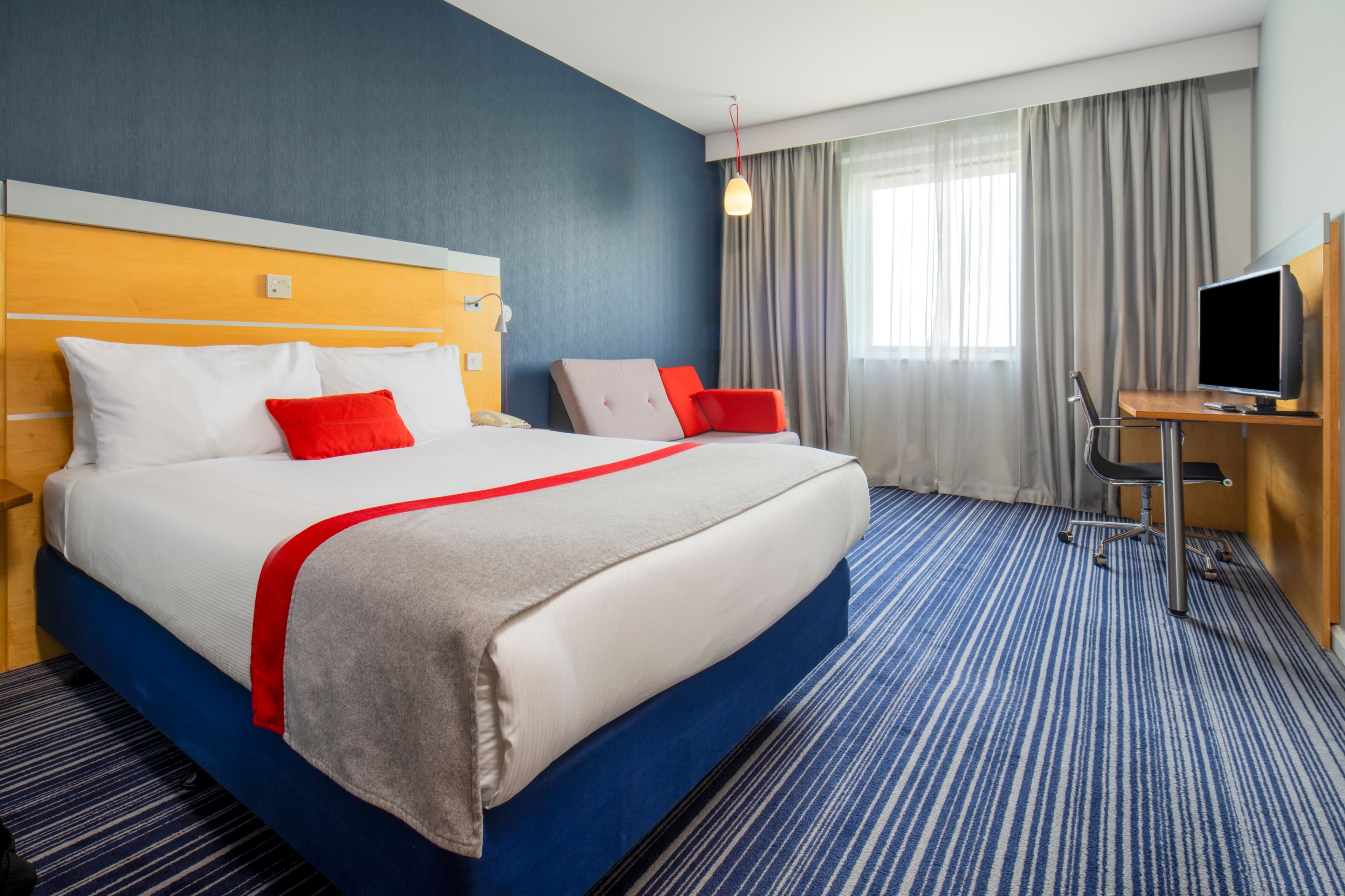 Holiday Inn Express London - Epsom Downs — 14