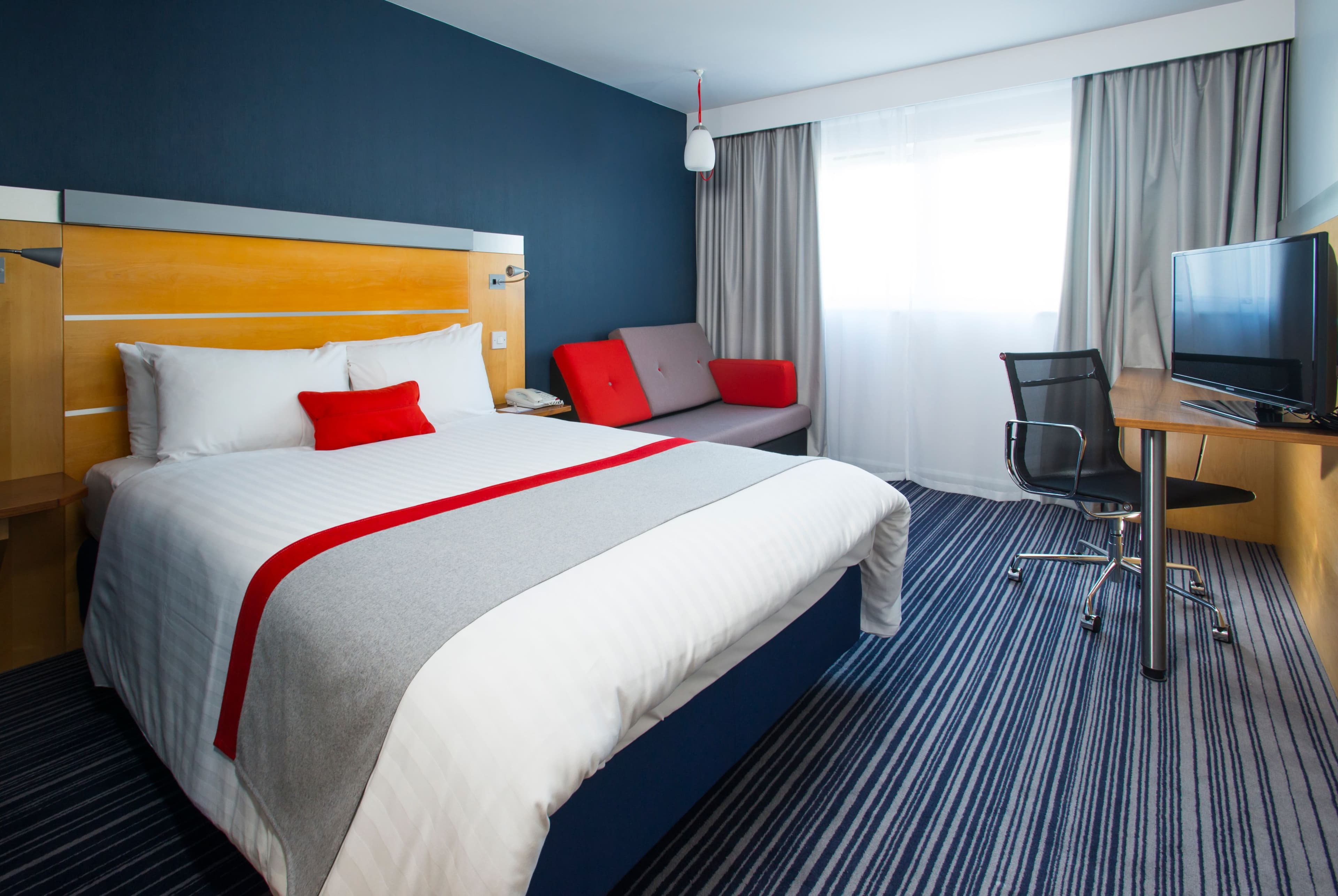 Holiday Inn Express London - Epsom Downs — 13
