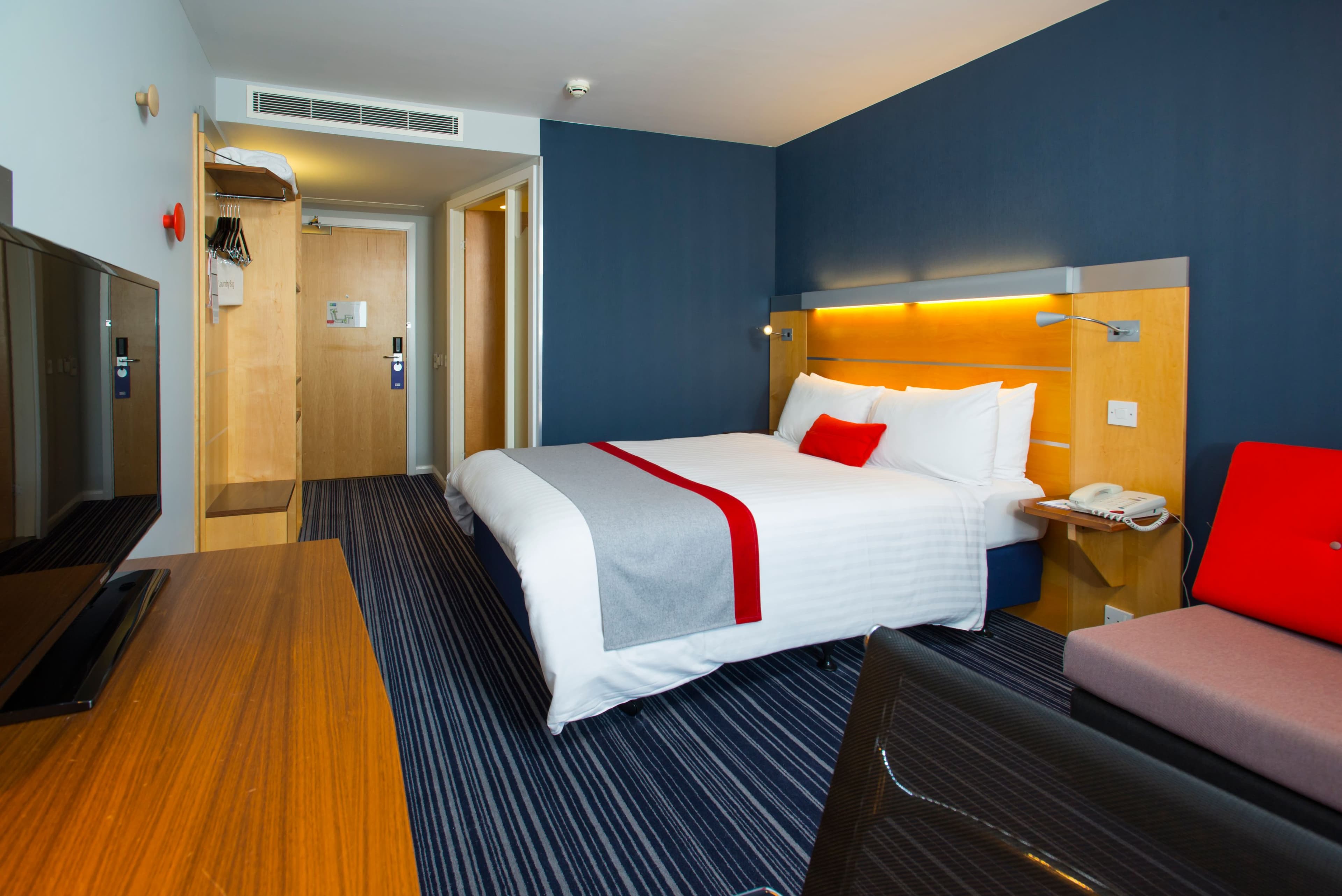 Holiday Inn Express London - Epsom Downs — 24