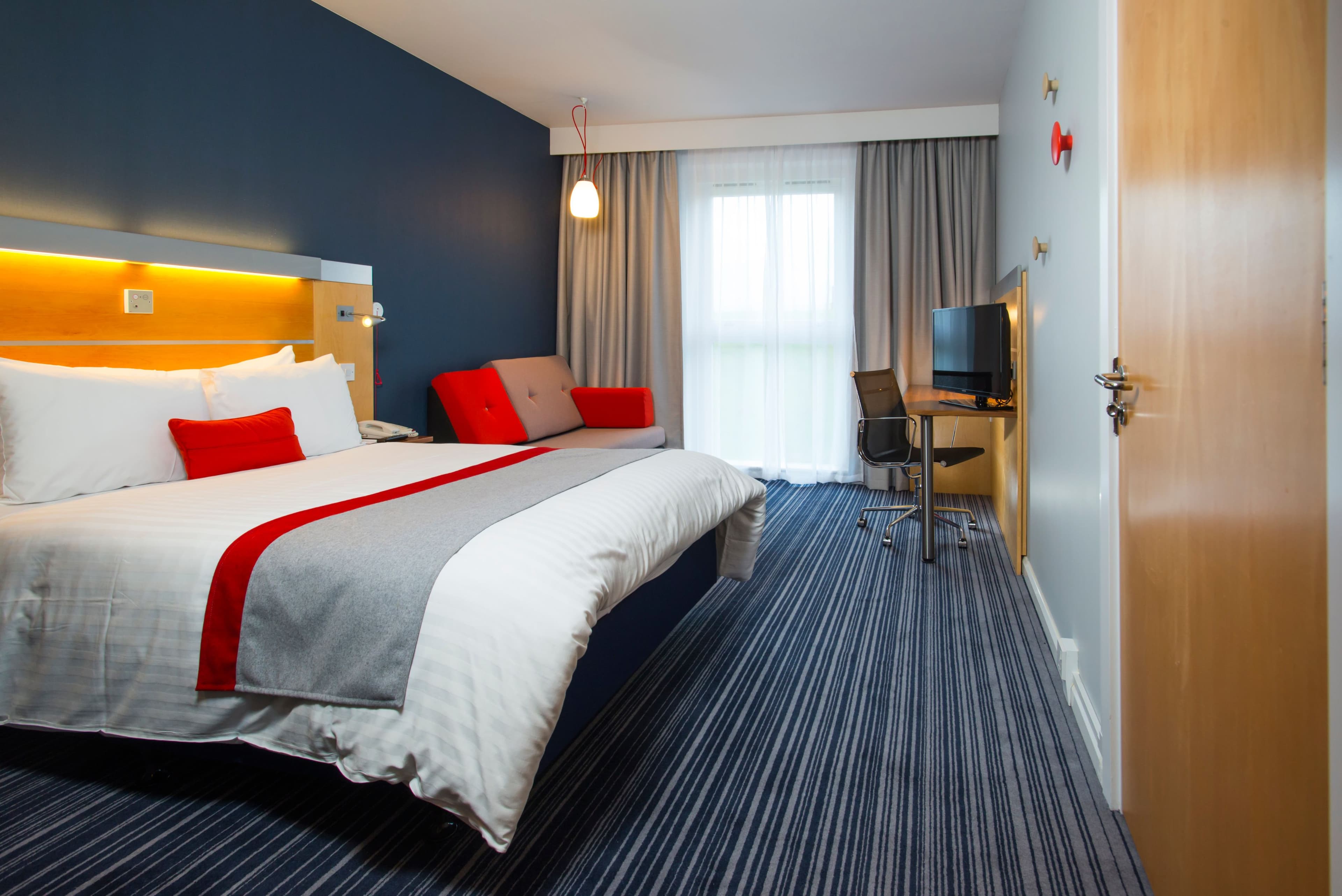 Holiday Inn Express London - Epsom Downs — 32