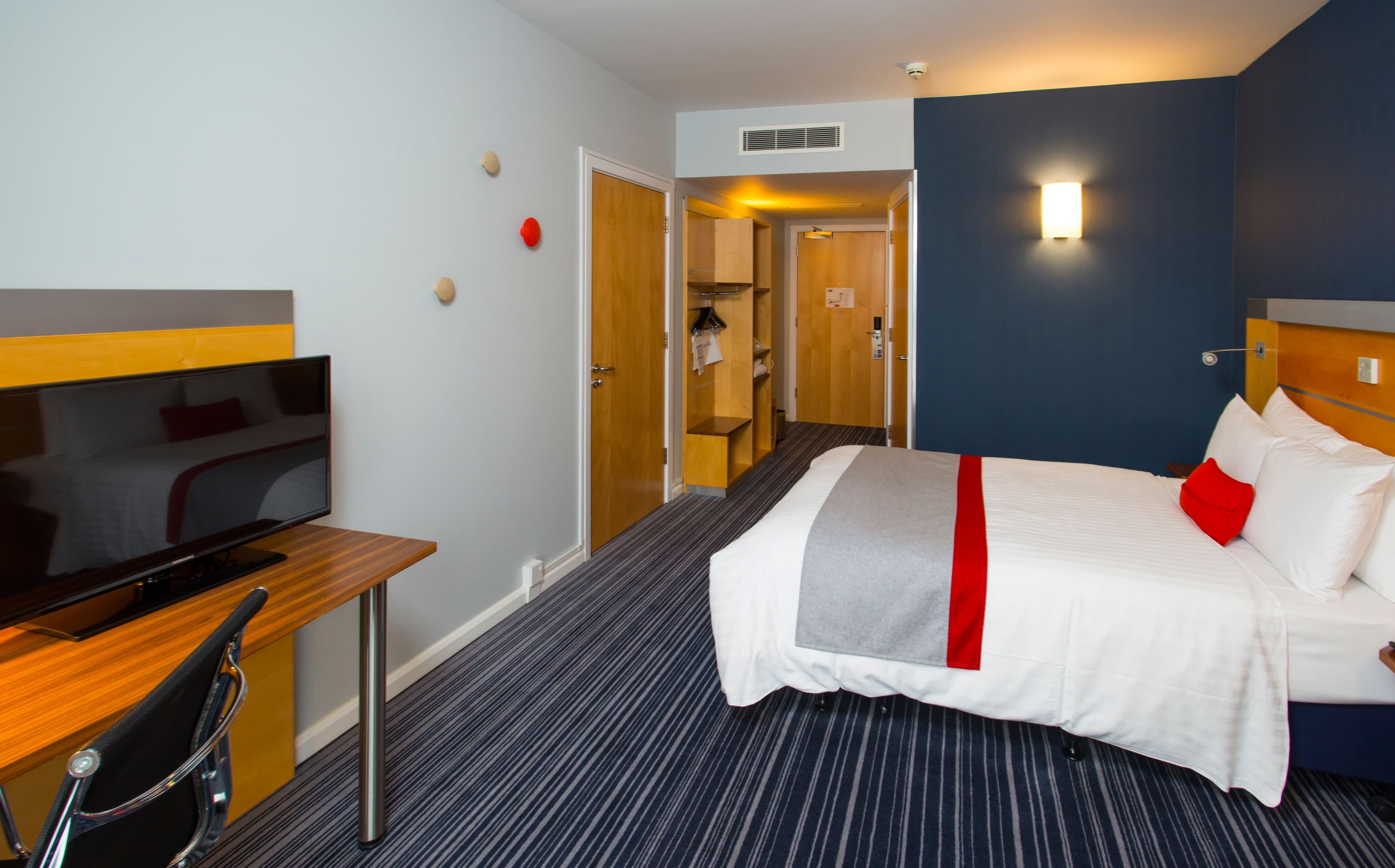 Holiday Inn Express London - Epsom Downs — 33