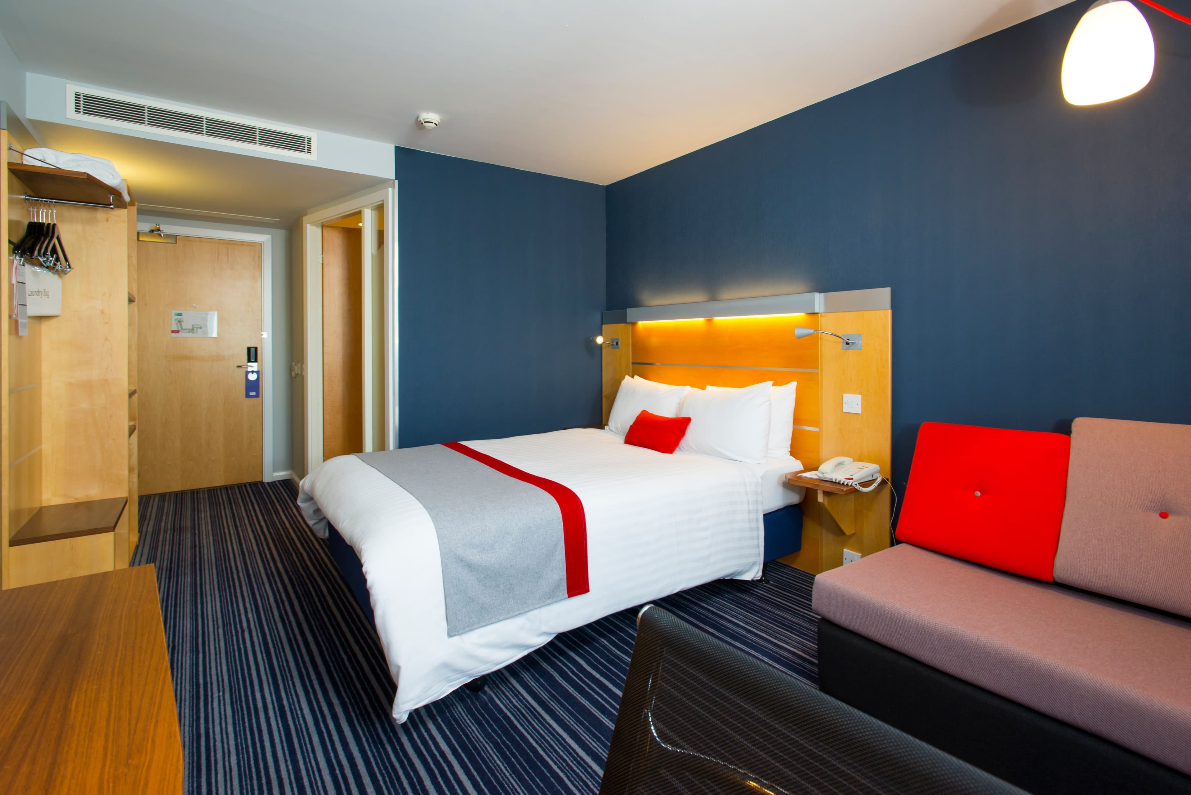 Holiday Inn Express London - Epsom Downs - Image 5
