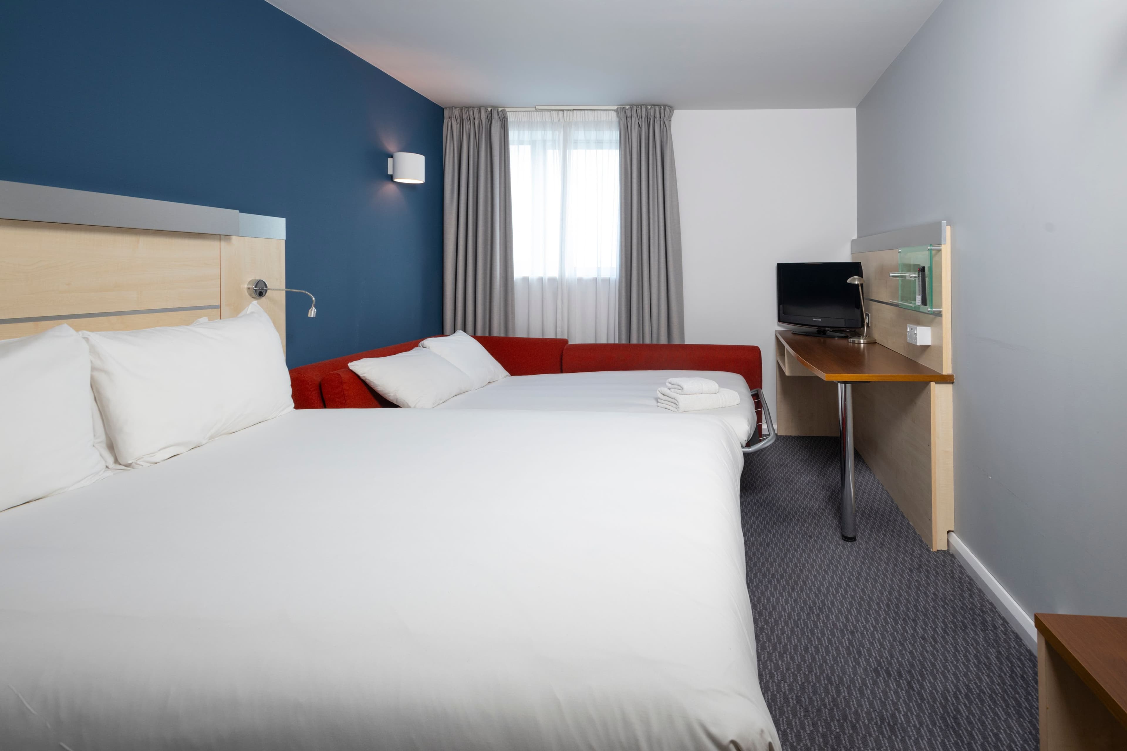 Holiday Inn Express Swindon City Centre — 7