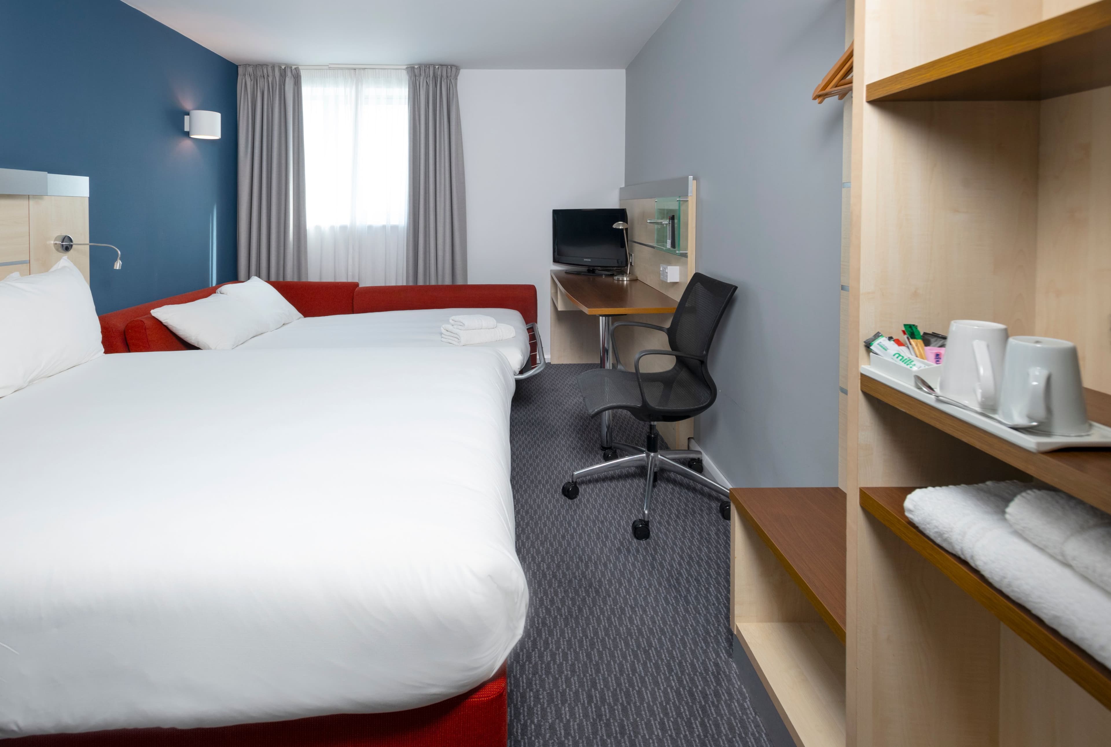 Holiday Inn Express Swindon City Centre - Image 5