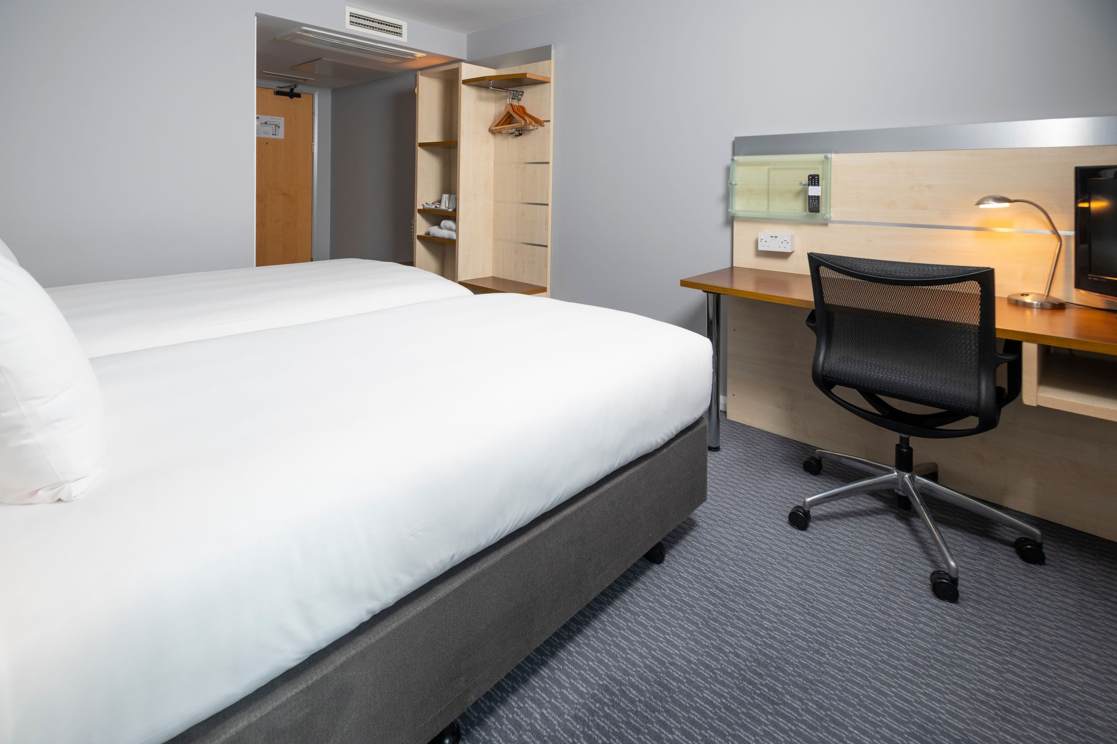 Holiday Inn Express Swindon City Centre — 34