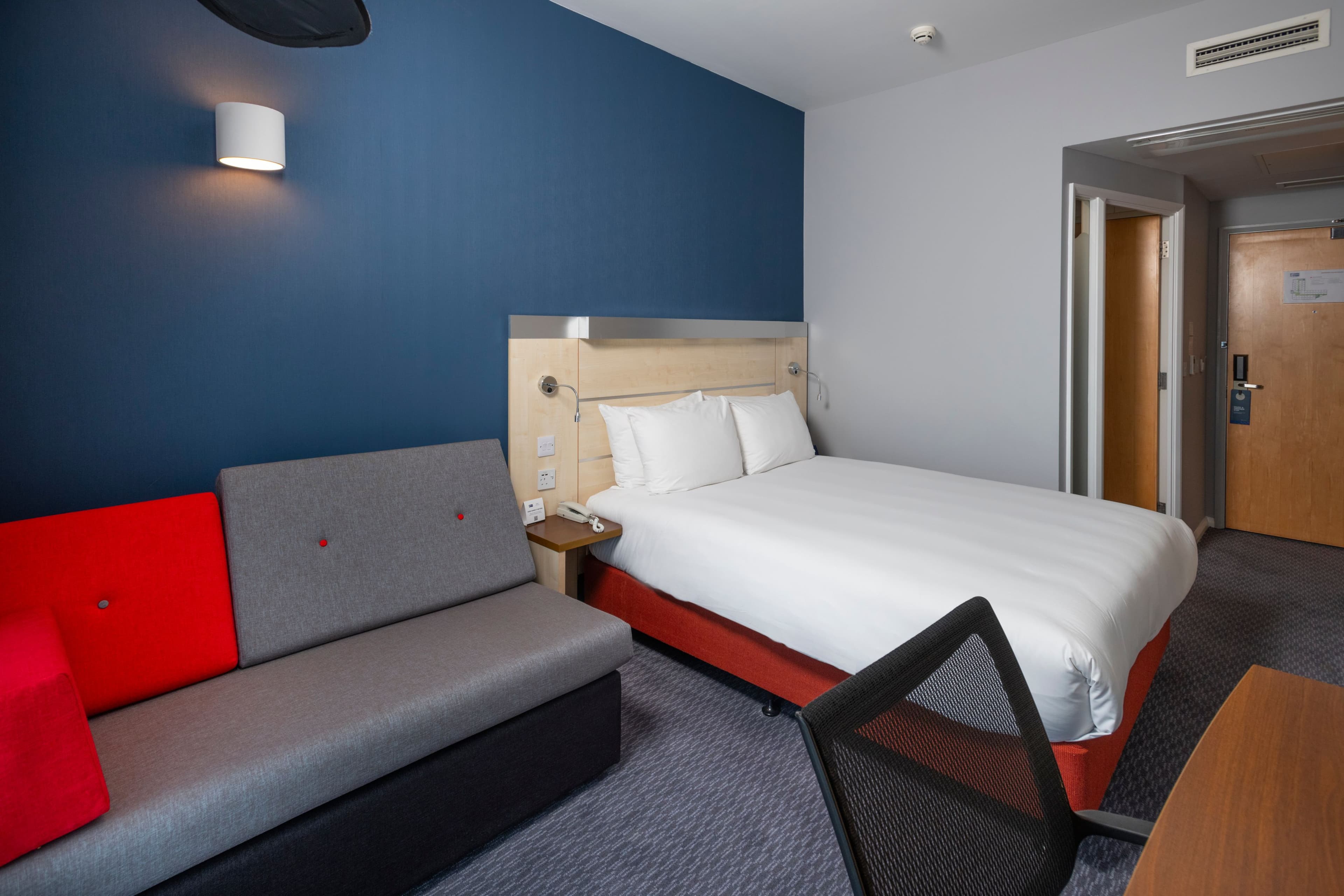 Holiday Inn Express Swindon City Centre — 19