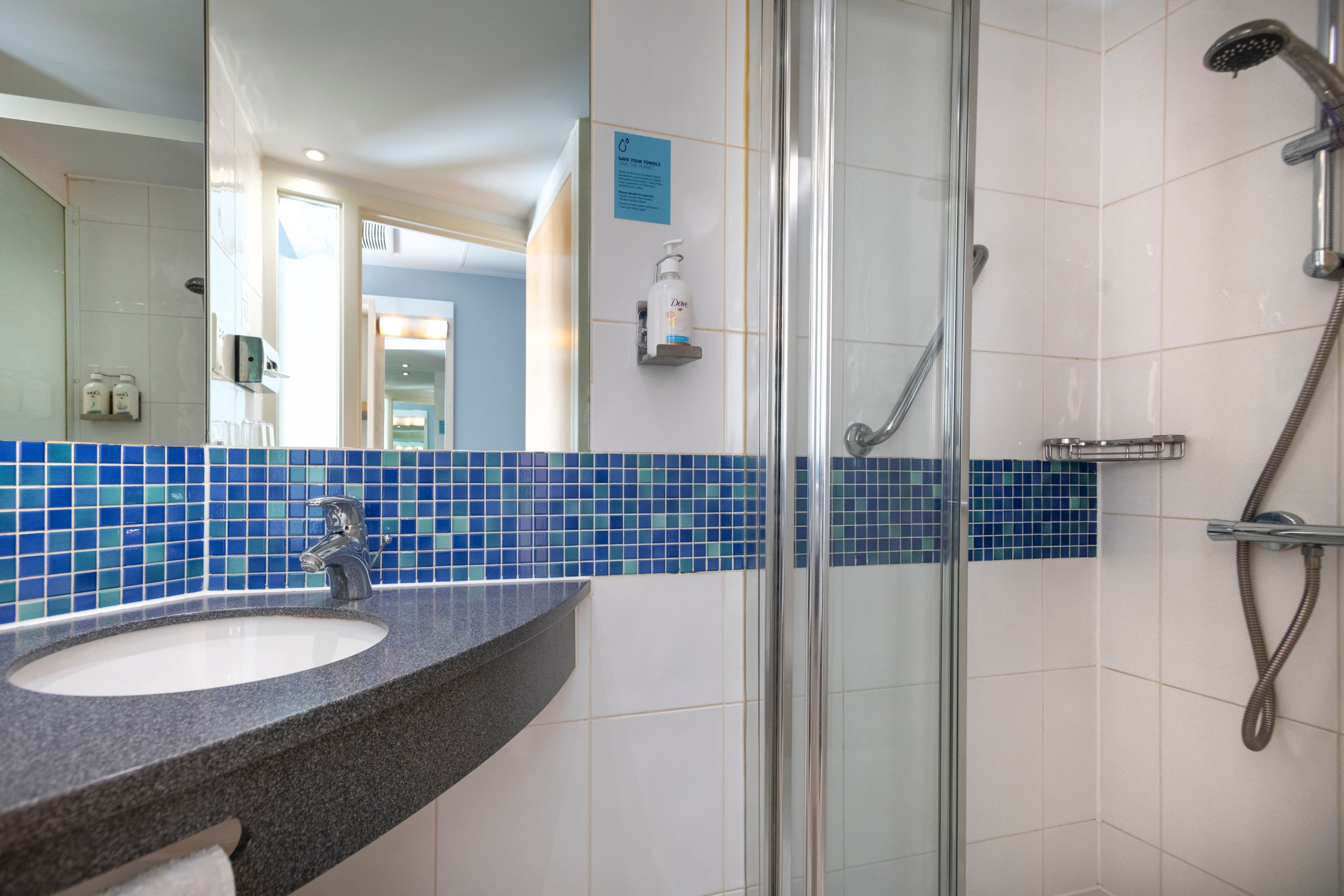 Holiday Inn Express Swindon City Centre - Image 3