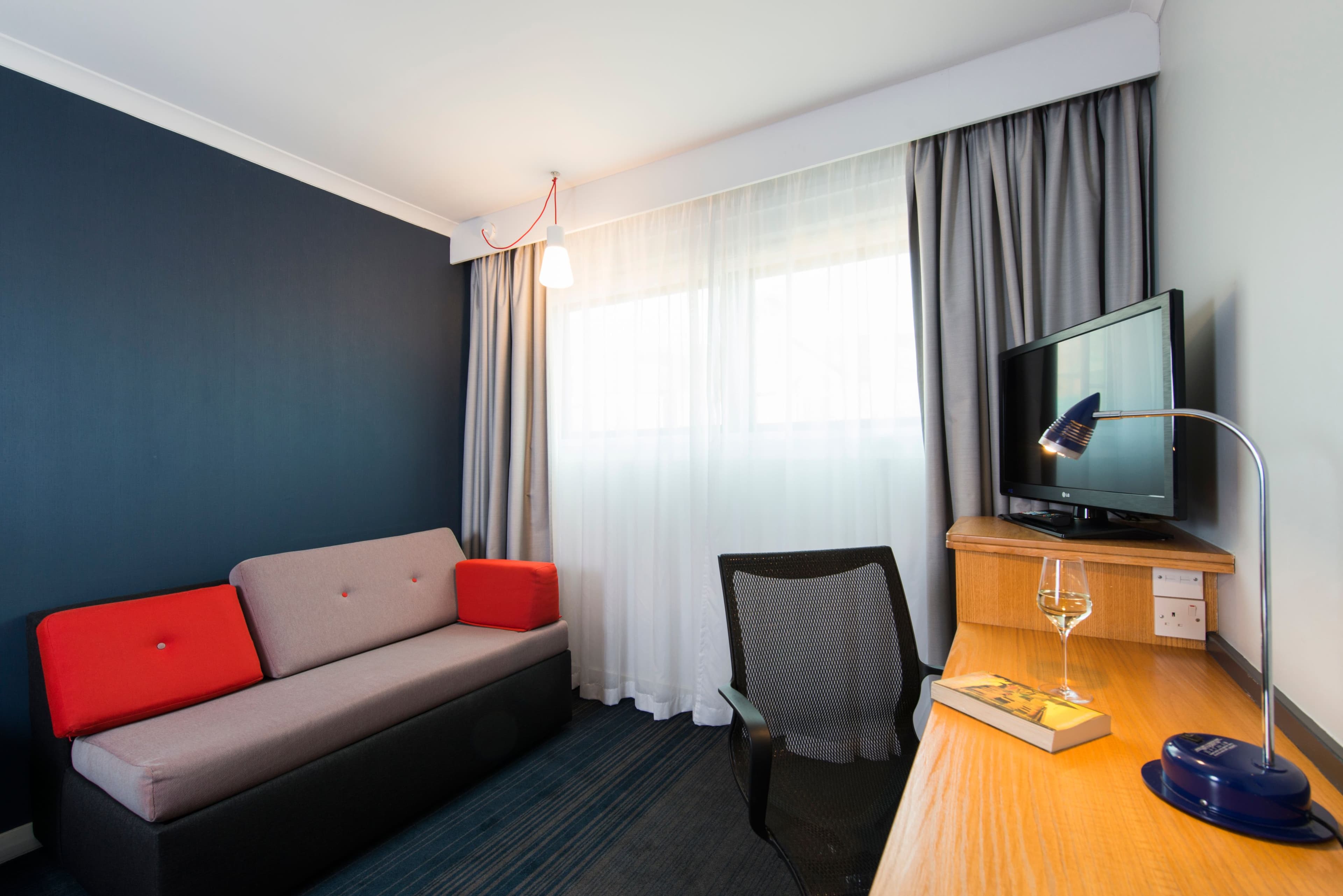 Holiday Inn Express Swindon West — 6