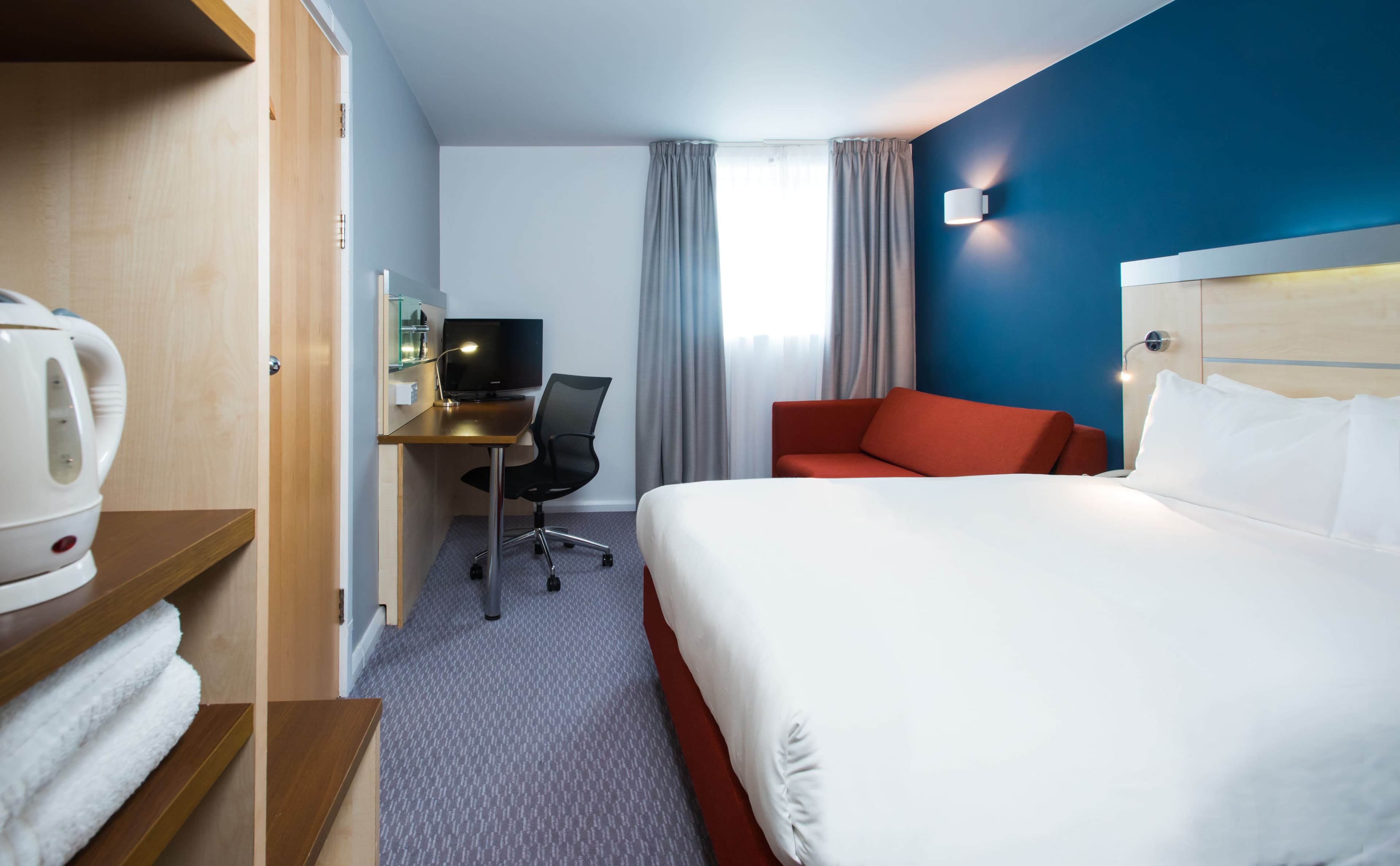 Holiday Inn Express Swindon City Centre - Image 4