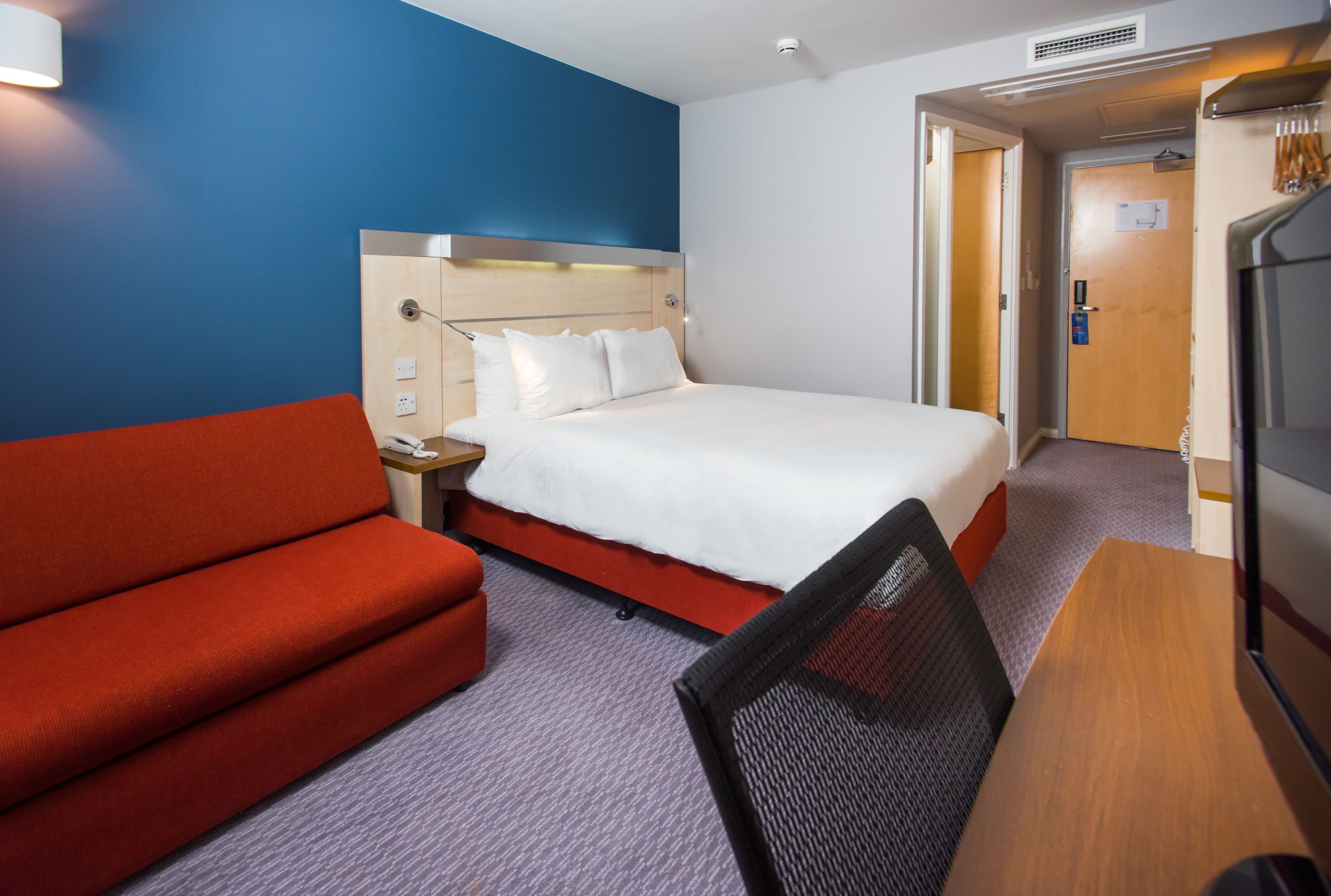 Holiday Inn Express Swindon City Centre — 13