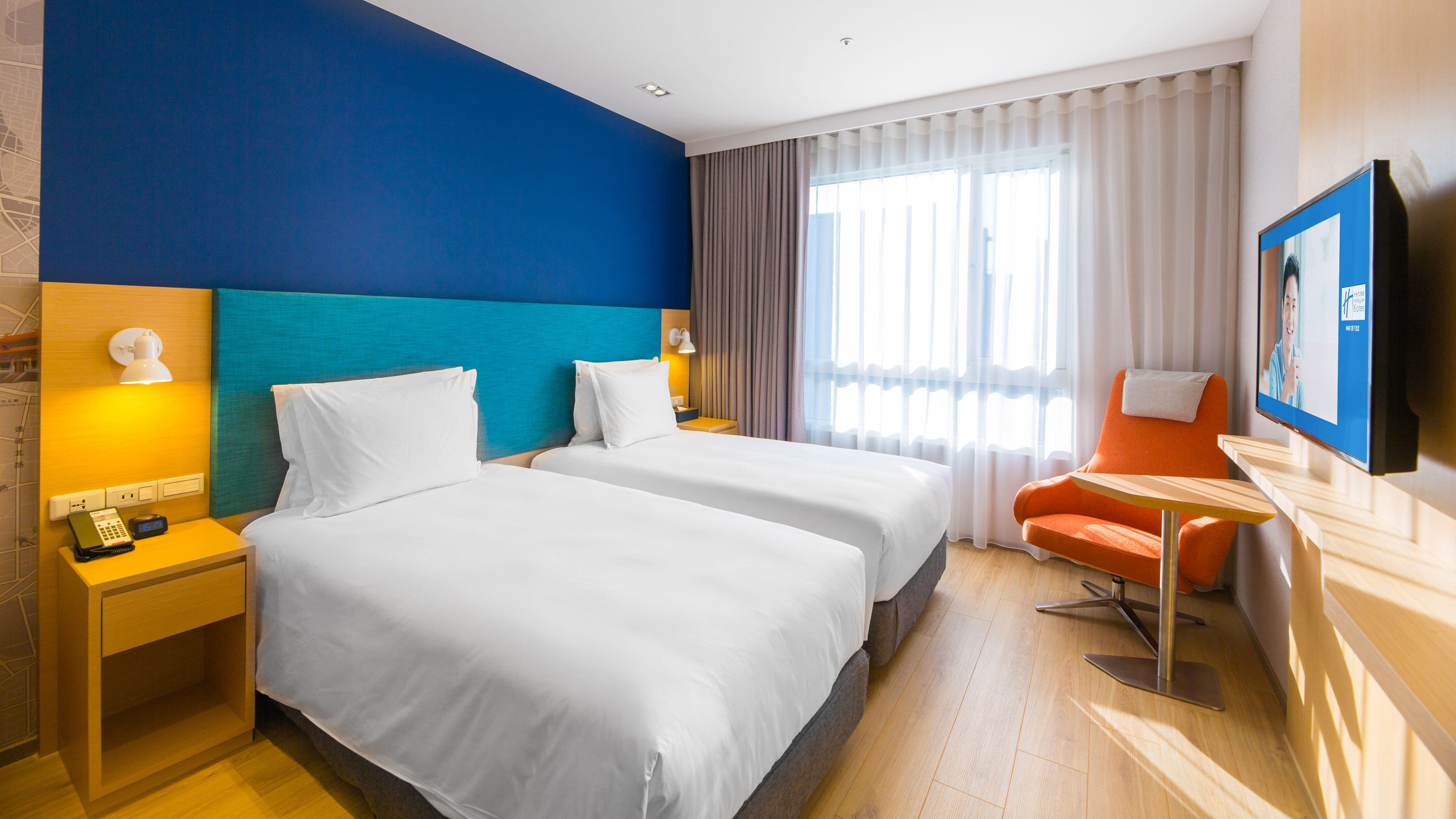 Holiday Inn Express Taichung Fengchia — 4