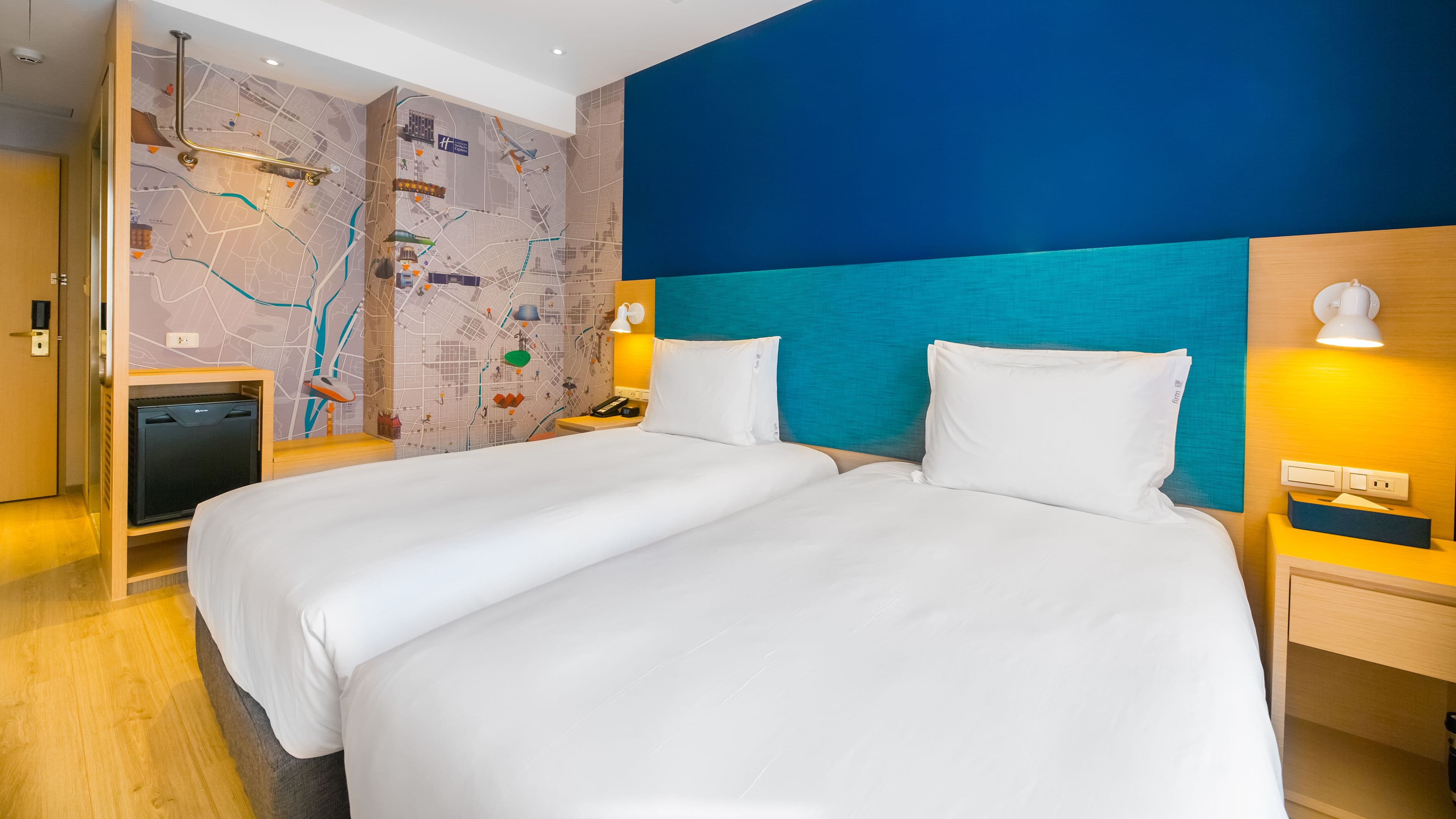 Holiday Inn Express Taichung Fengchia — 3