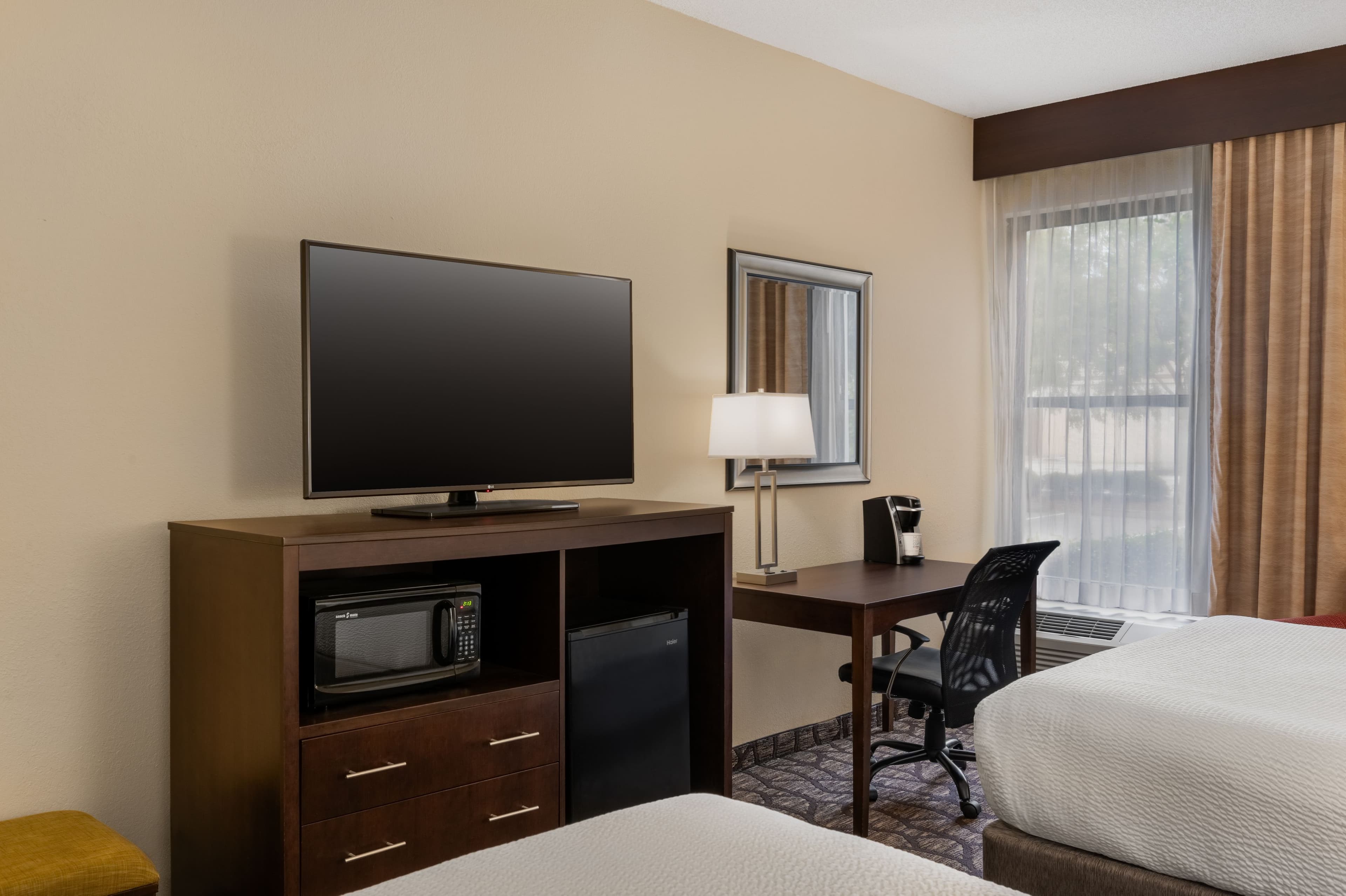 Holiday Inn Express Tallahassee - I-10 E - Image 5