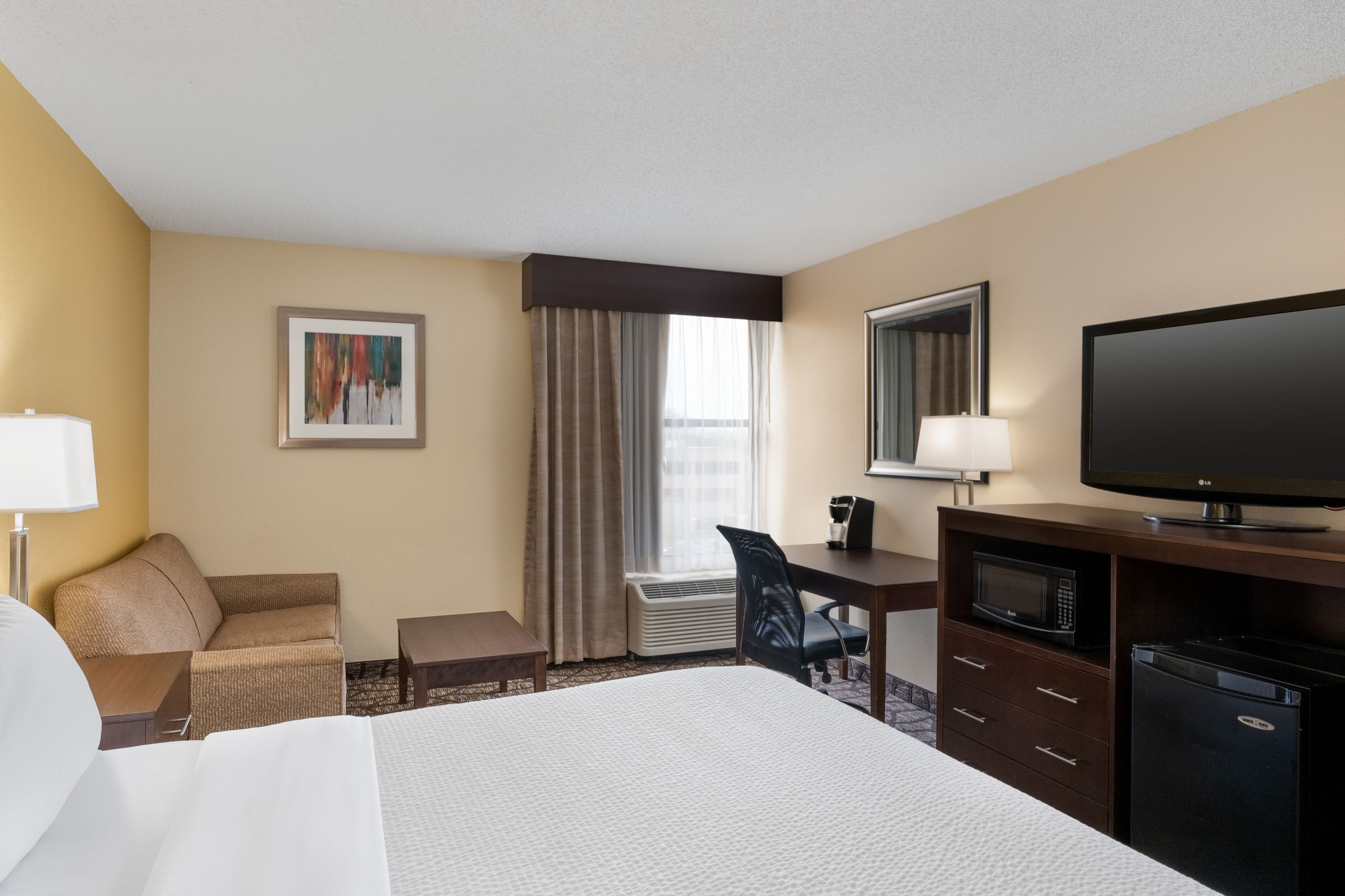 Holiday Inn Express Tallahassee - I-10 E — 17
