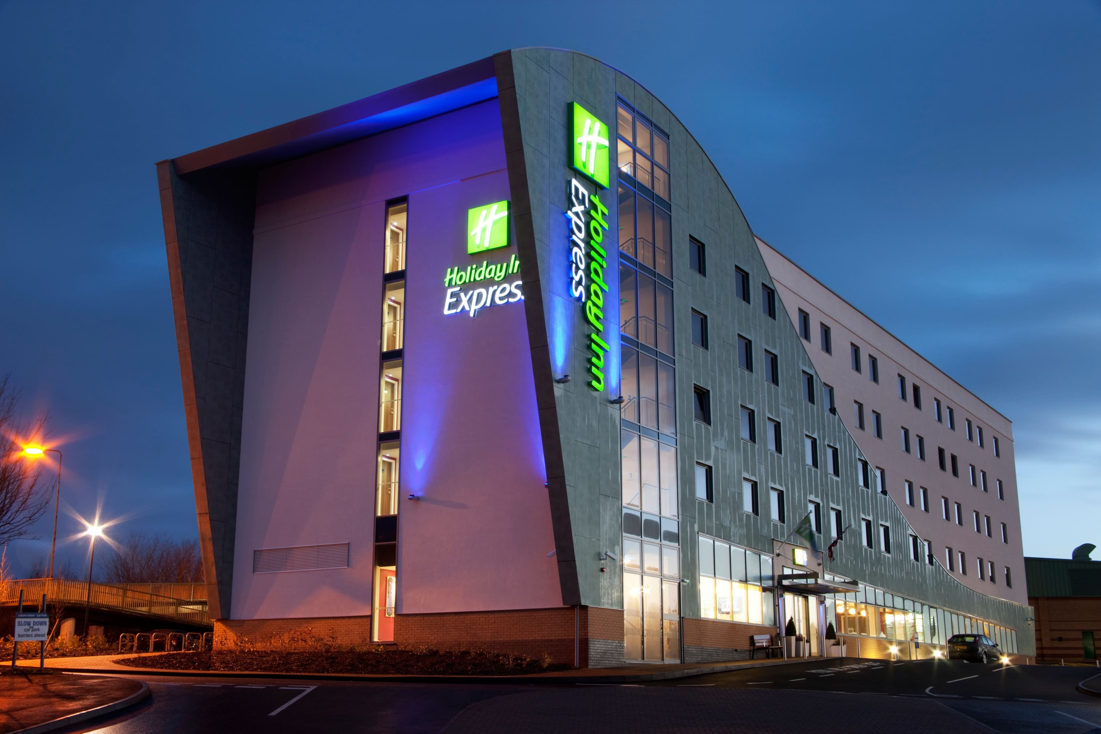Holiday Inn Express Tamworth - Image 1
