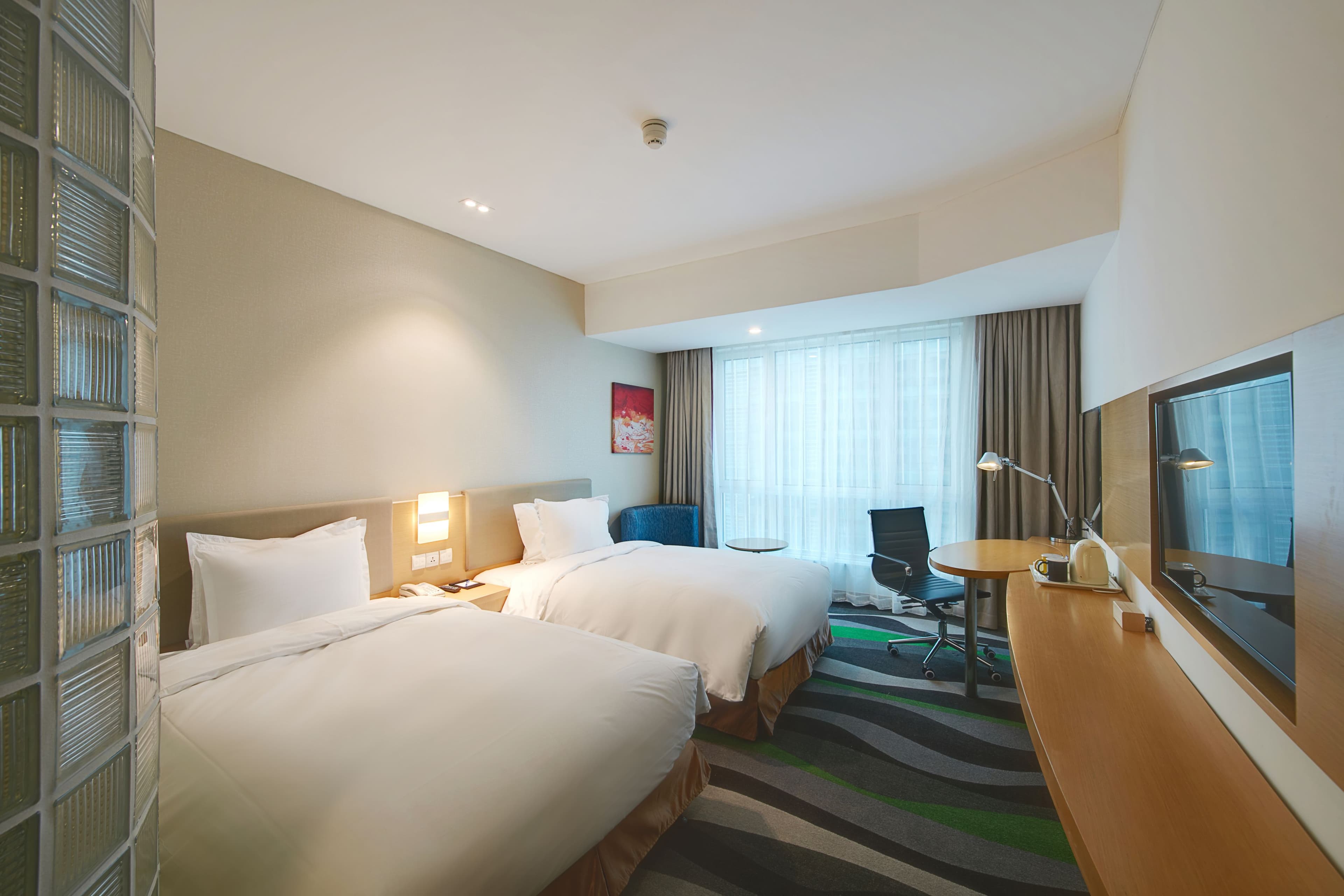 Holiday Inn Express Tangshan Downtown — 14