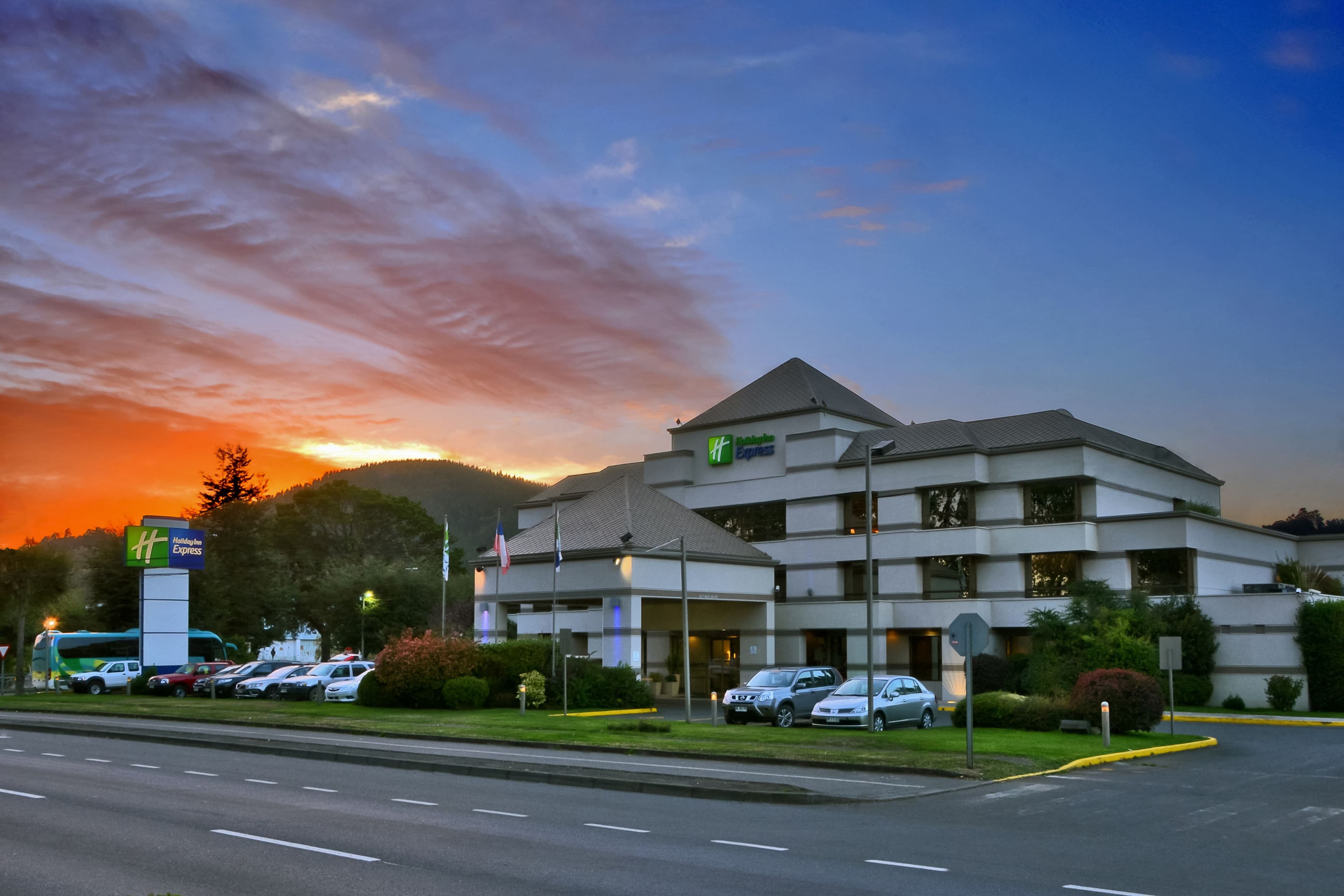 Holiday Inn Express Temuco - Image 1