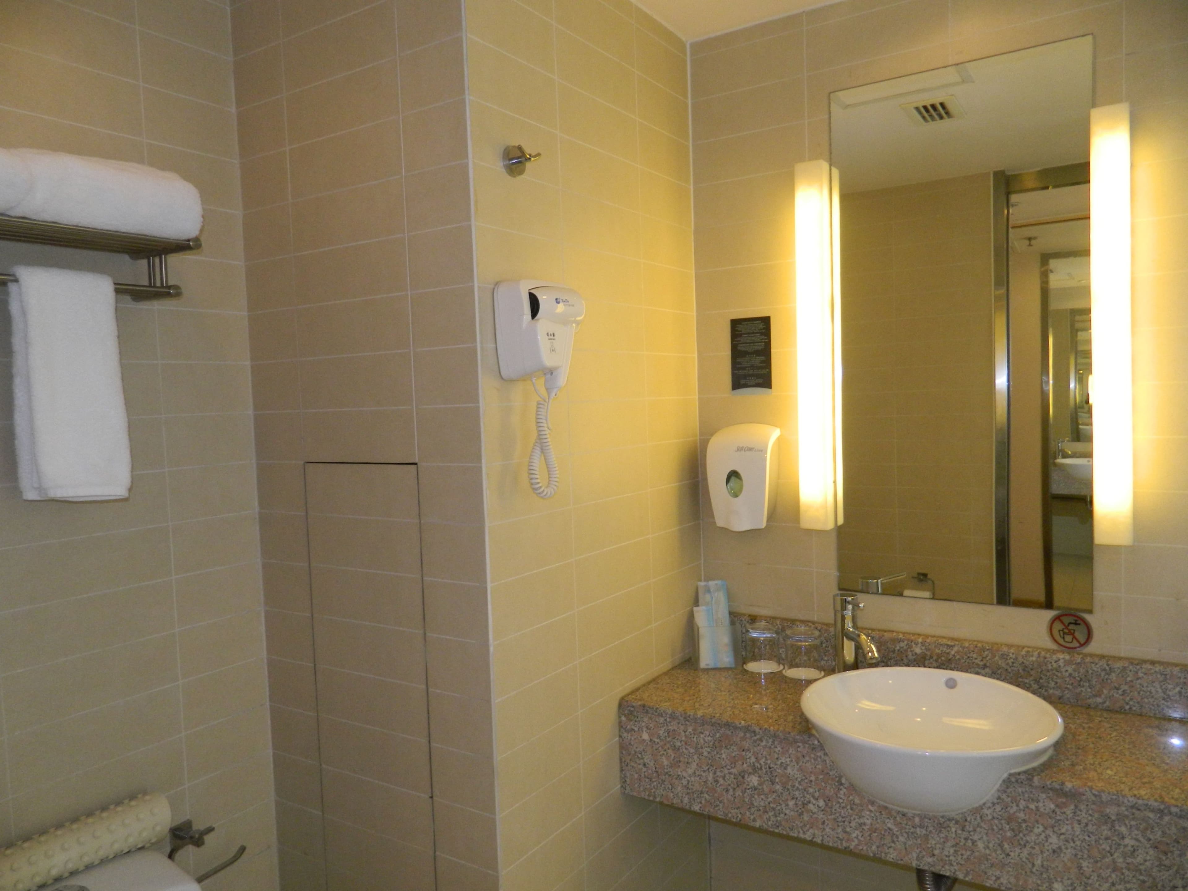 Holiday Inn Express Tianjin Airport - Image 5