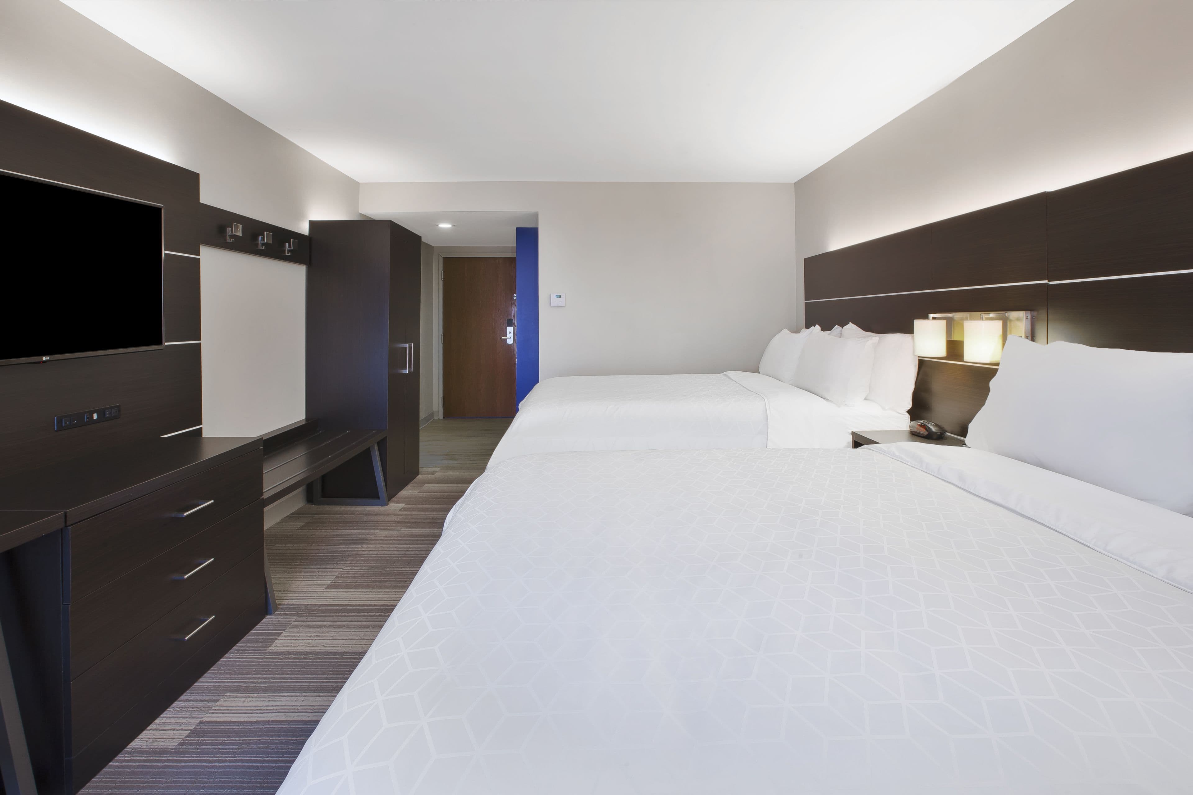 Holiday Inn Express Tiffin — 7