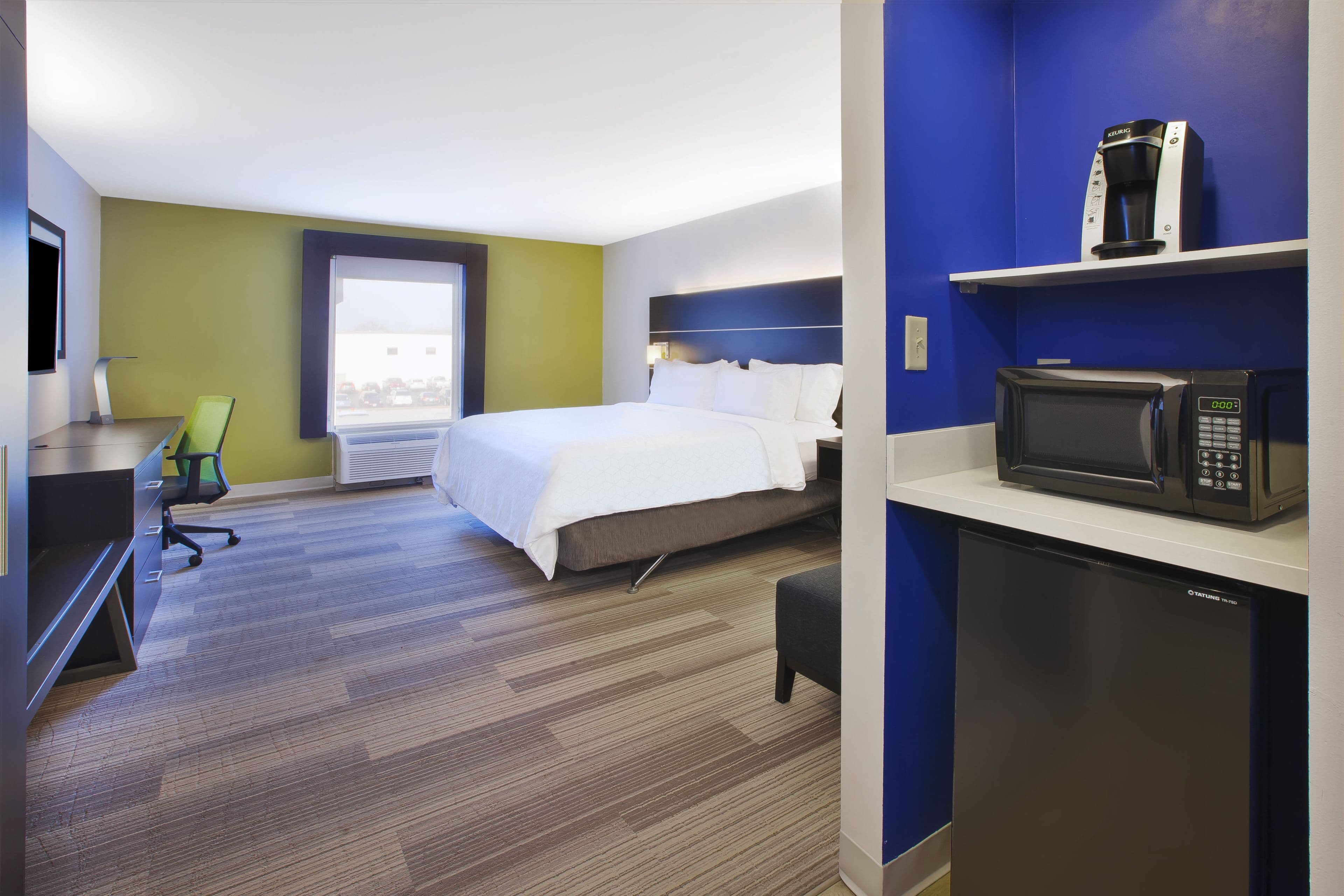 Holiday Inn Express Tiffin - Image 2