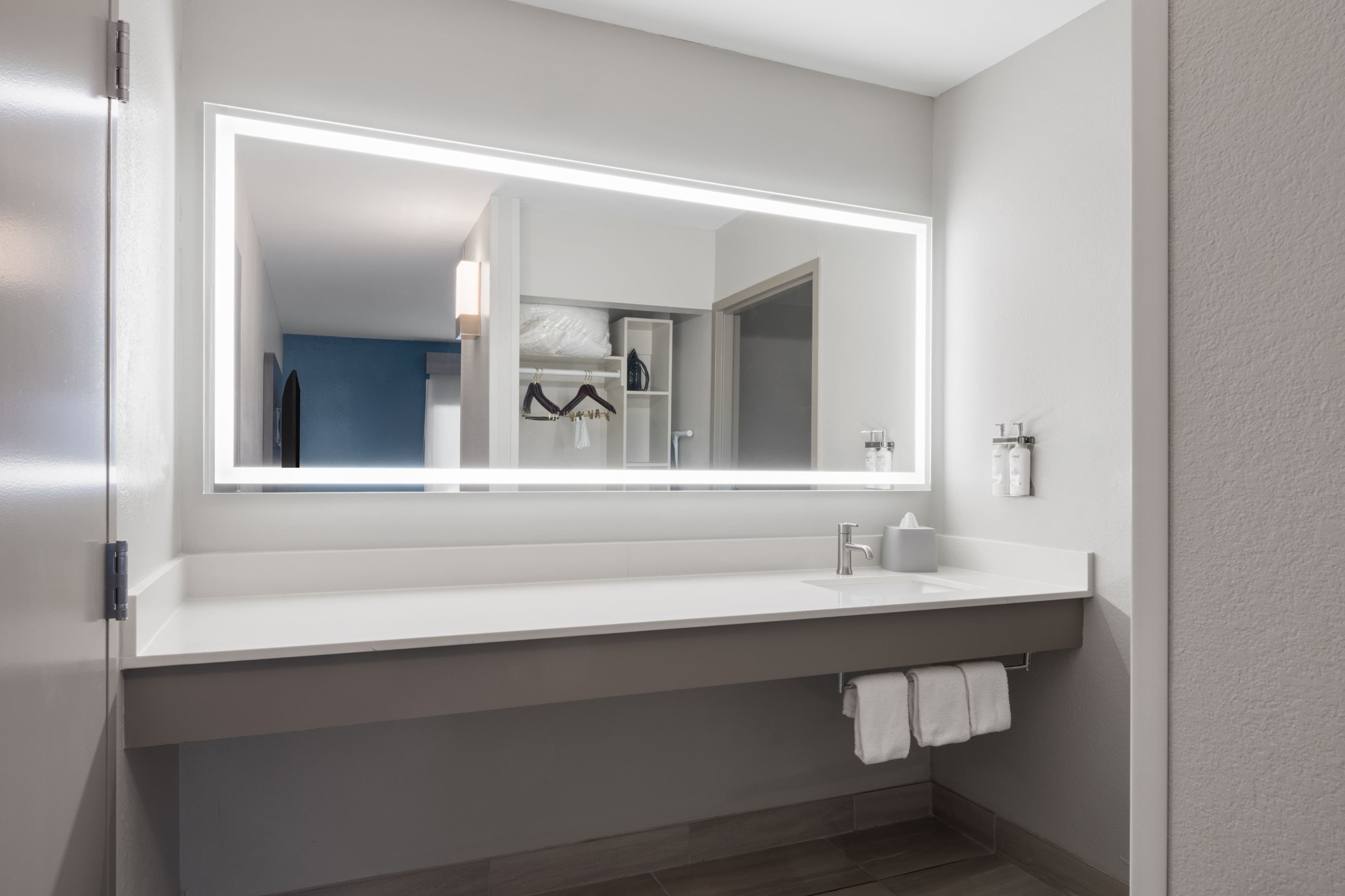 Holiday Inn Express Tifton — 12