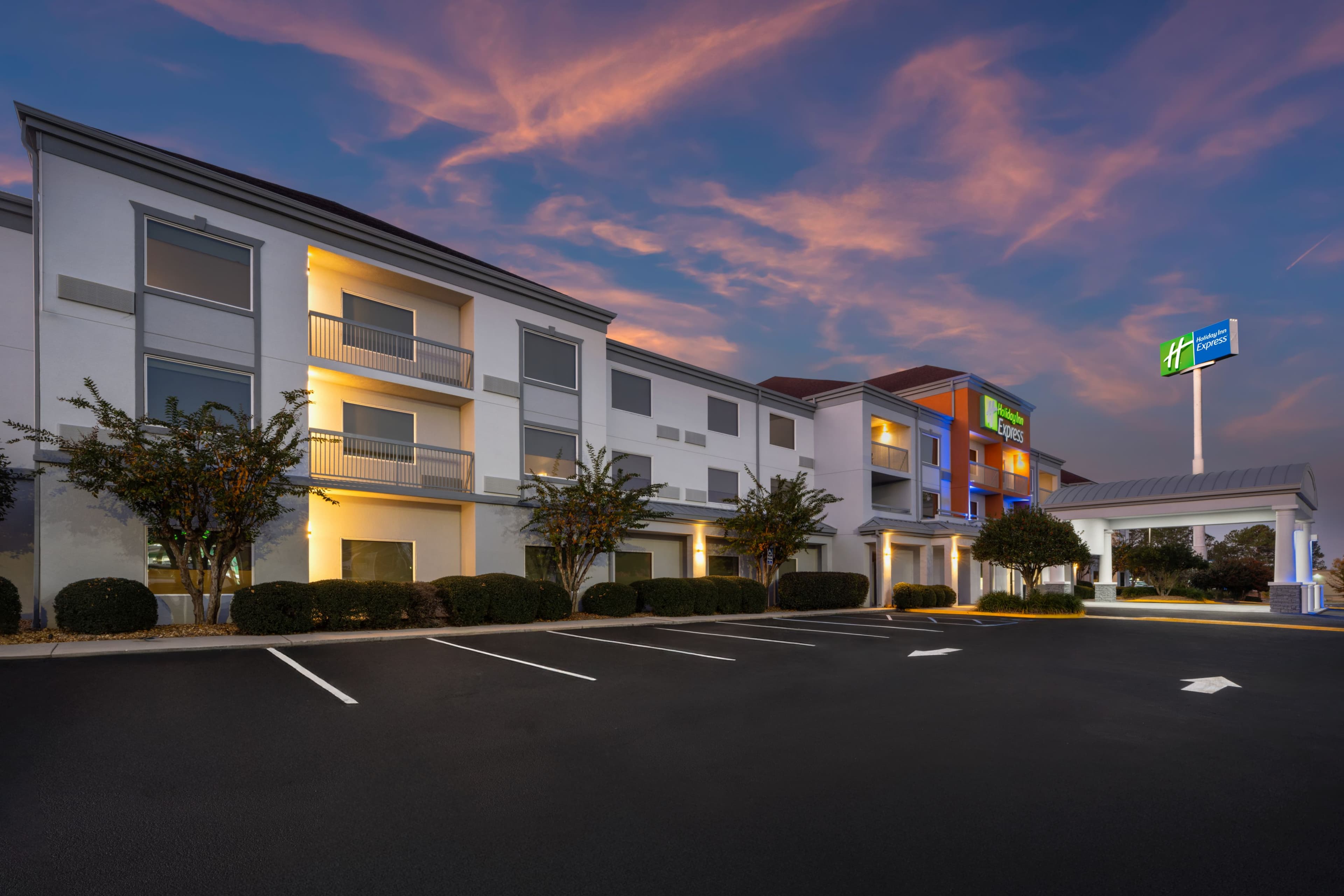 Holiday Inn Express Tifton - Image 1