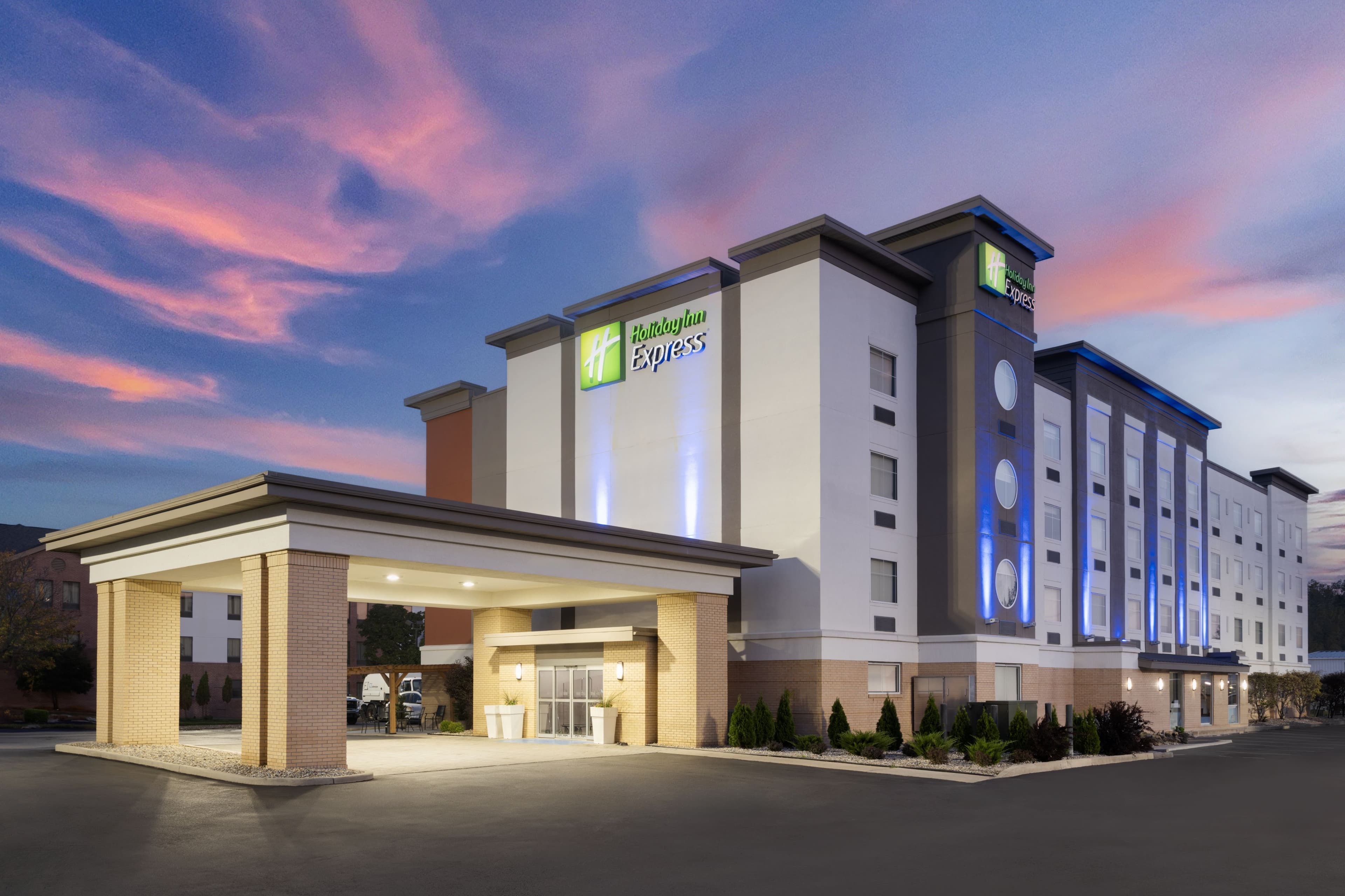 Holiday Inn Express Toledo North - Image 1