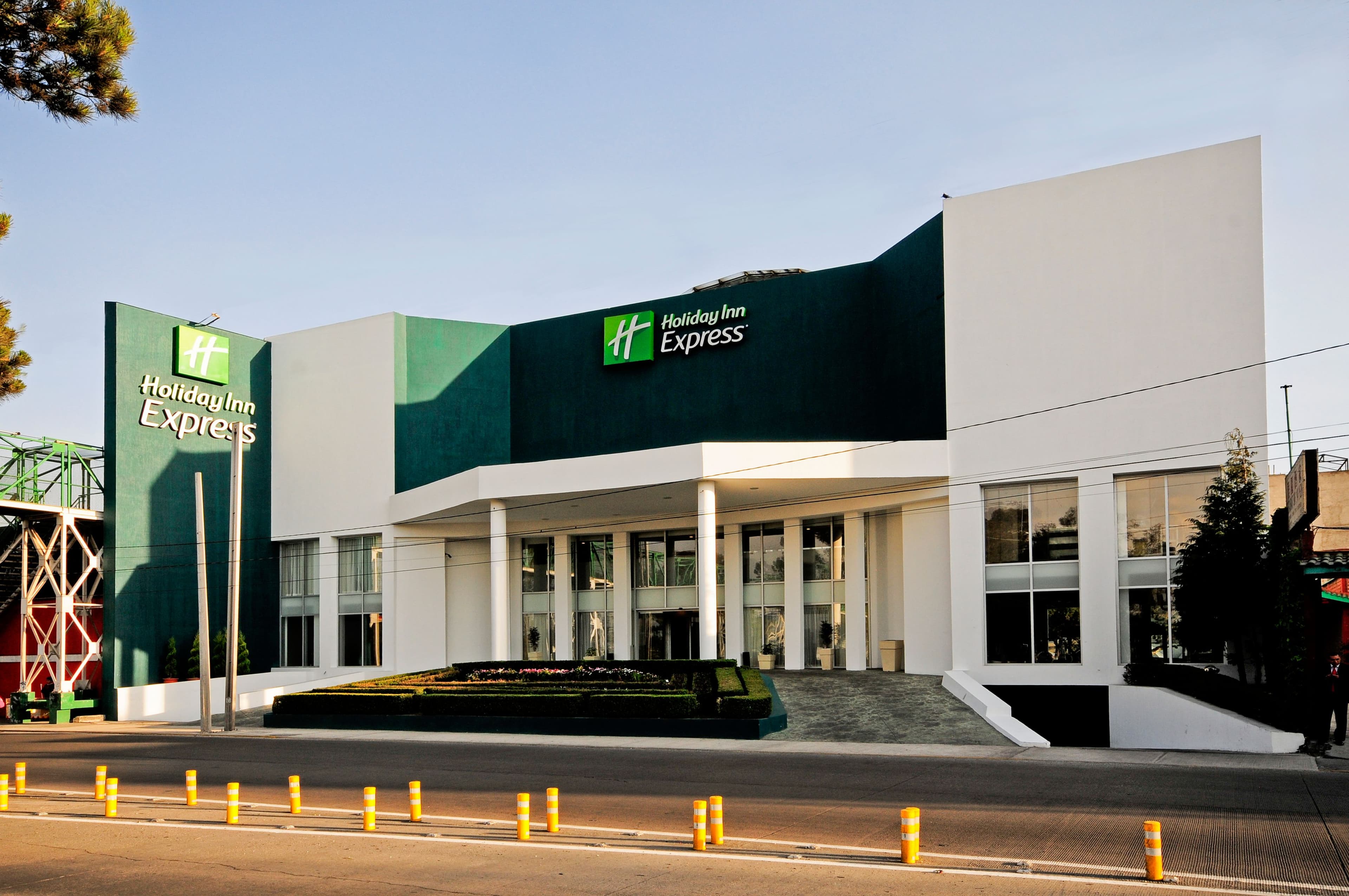 Holiday Inn Express Toluca - Image 1